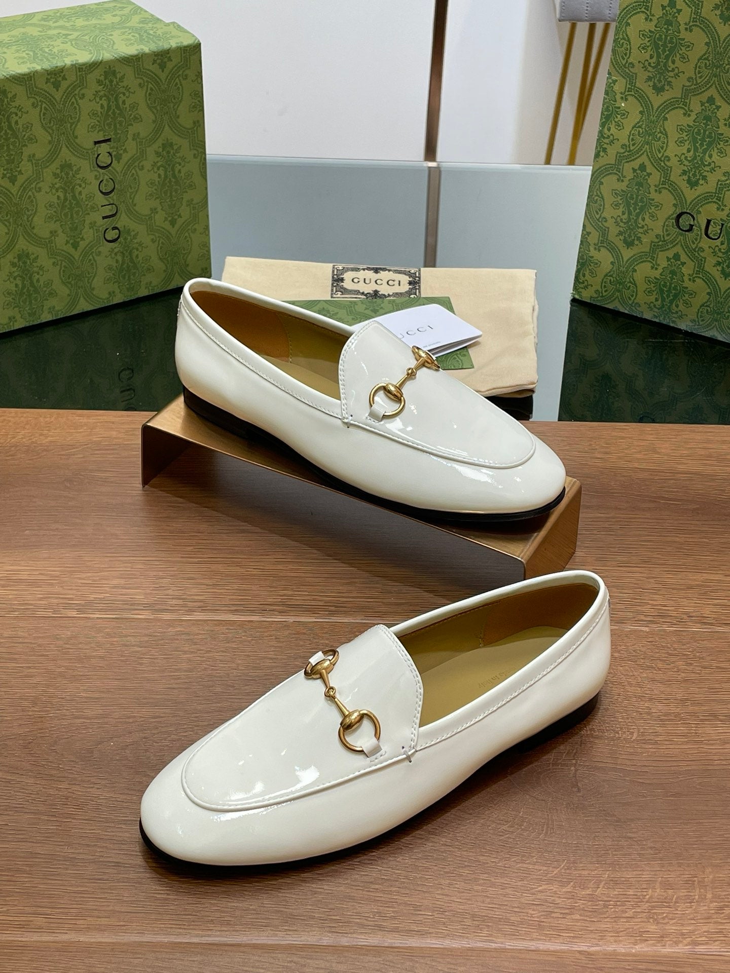 GUCCI JORDAAN LOAFER GLOSSY WHITE LAMBSKIN