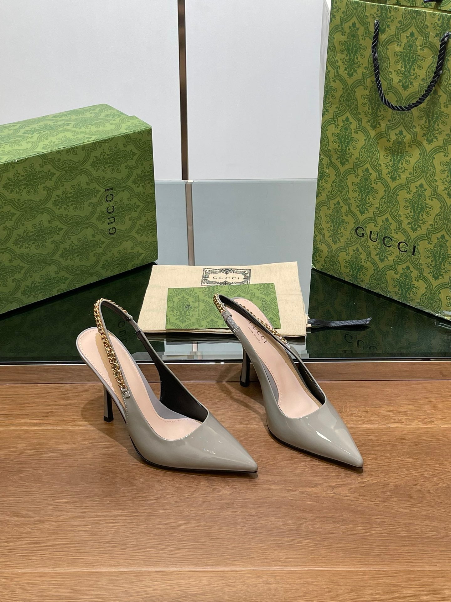 GUCCI HIGH SLINGBACK 10.5 CM IN DOVE GREY GLOSSY CALFSKIN WITH GOLD HARDWARE