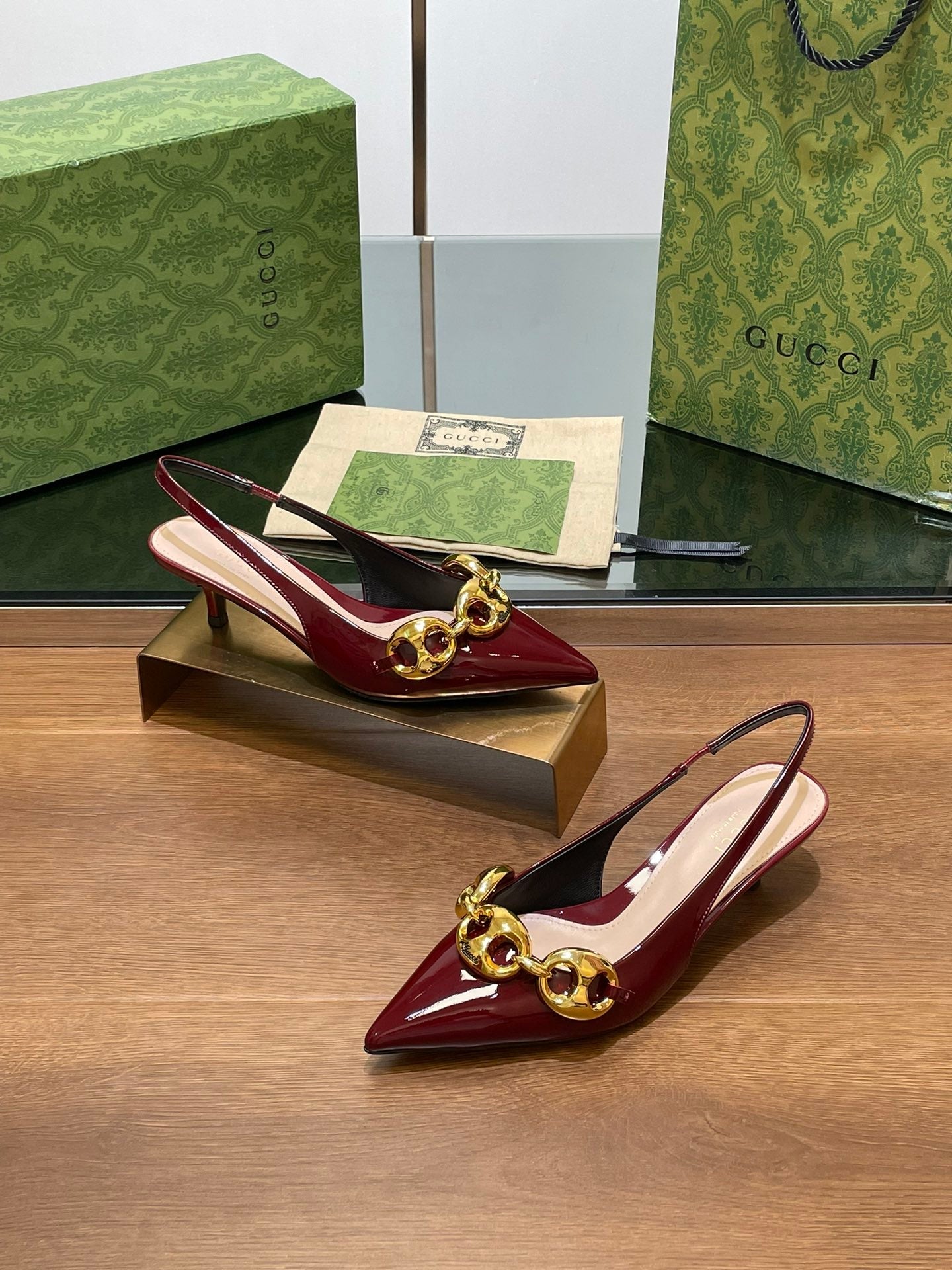 GUCCI MID-HEELED SLINGBACK 4.5 CM IN WINE RED GLOSSY CALFSKIN WITH GOLD HARDWARE