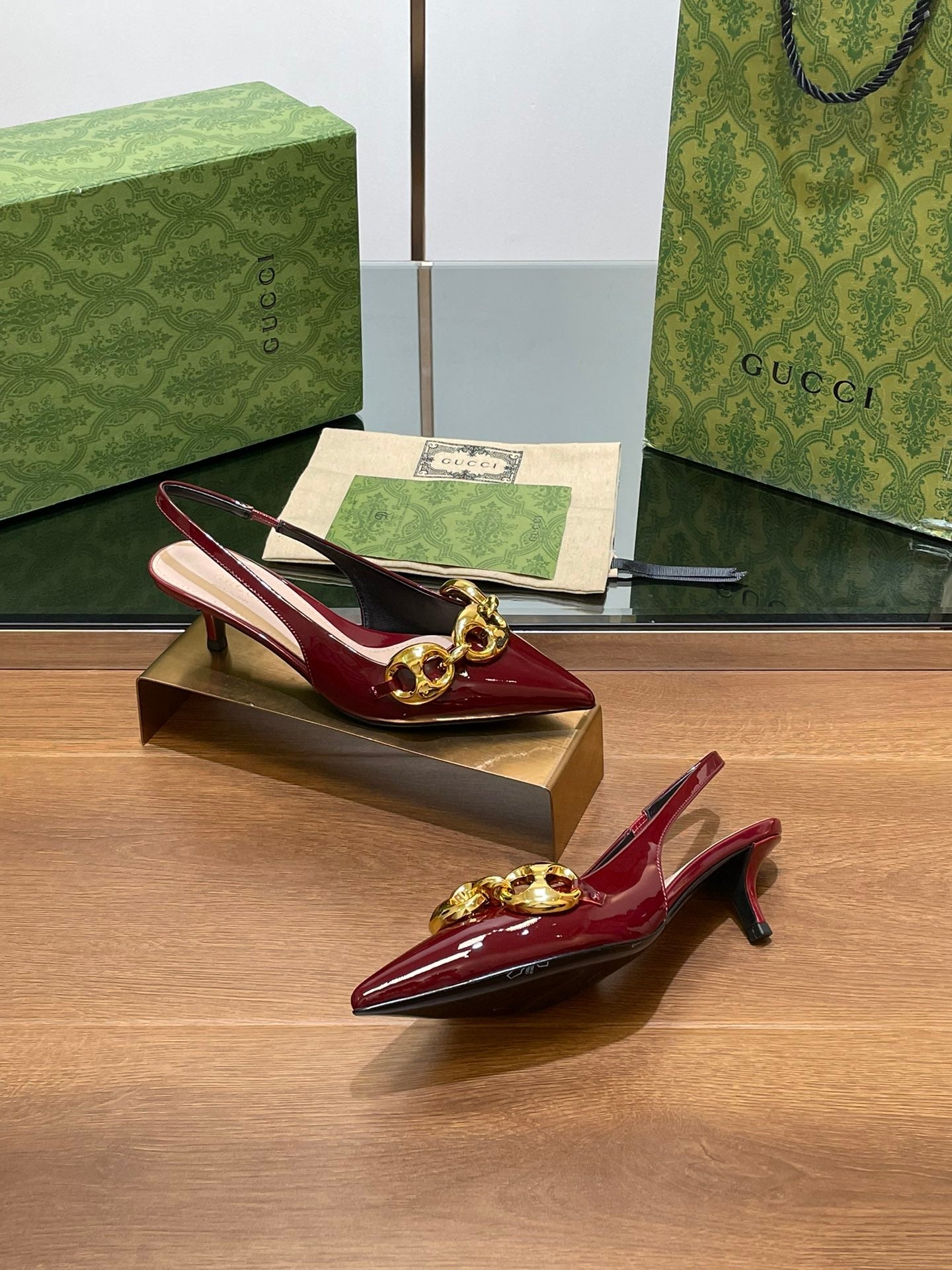 GUCCI MID-HEELED SLINGBACK 4.5 CM IN WINE RED GLOSSY CALFSKIN WITH GOLD HARDWARE