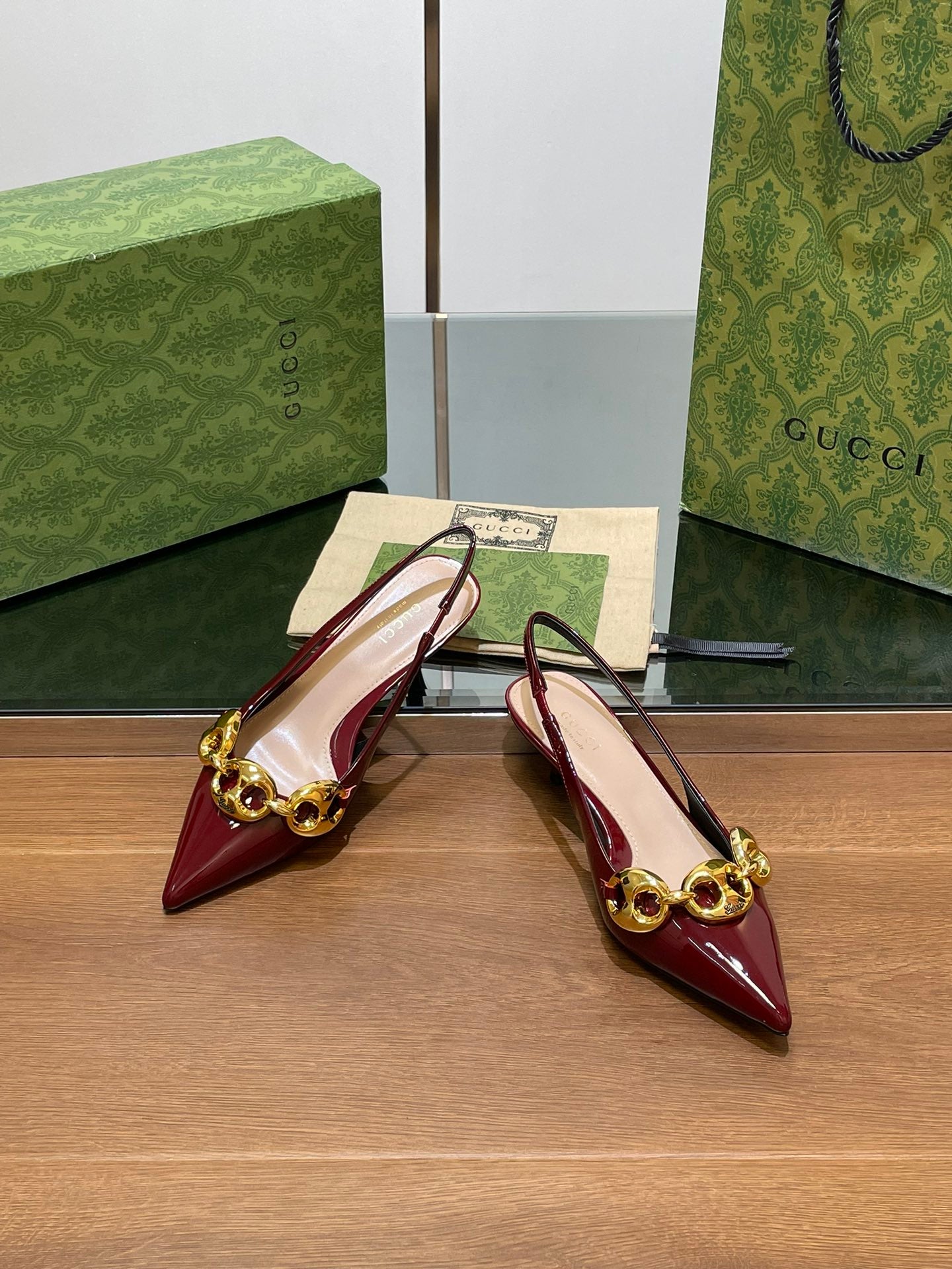 GUCCI MID-HEELED SLINGBACK 4.5 CM IN WINE RED GLOSSY CALFSKIN WITH GOLD HARDWARE