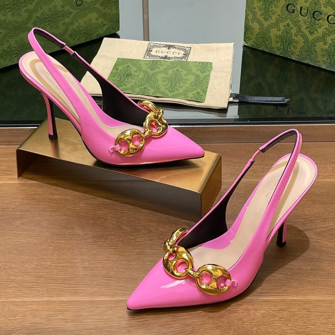 GUCCI HIGH SLINGBACK 10.5 CM IN FUSICA PINK GLOSSY CALFSKIN WITH GOLD HARDWARE