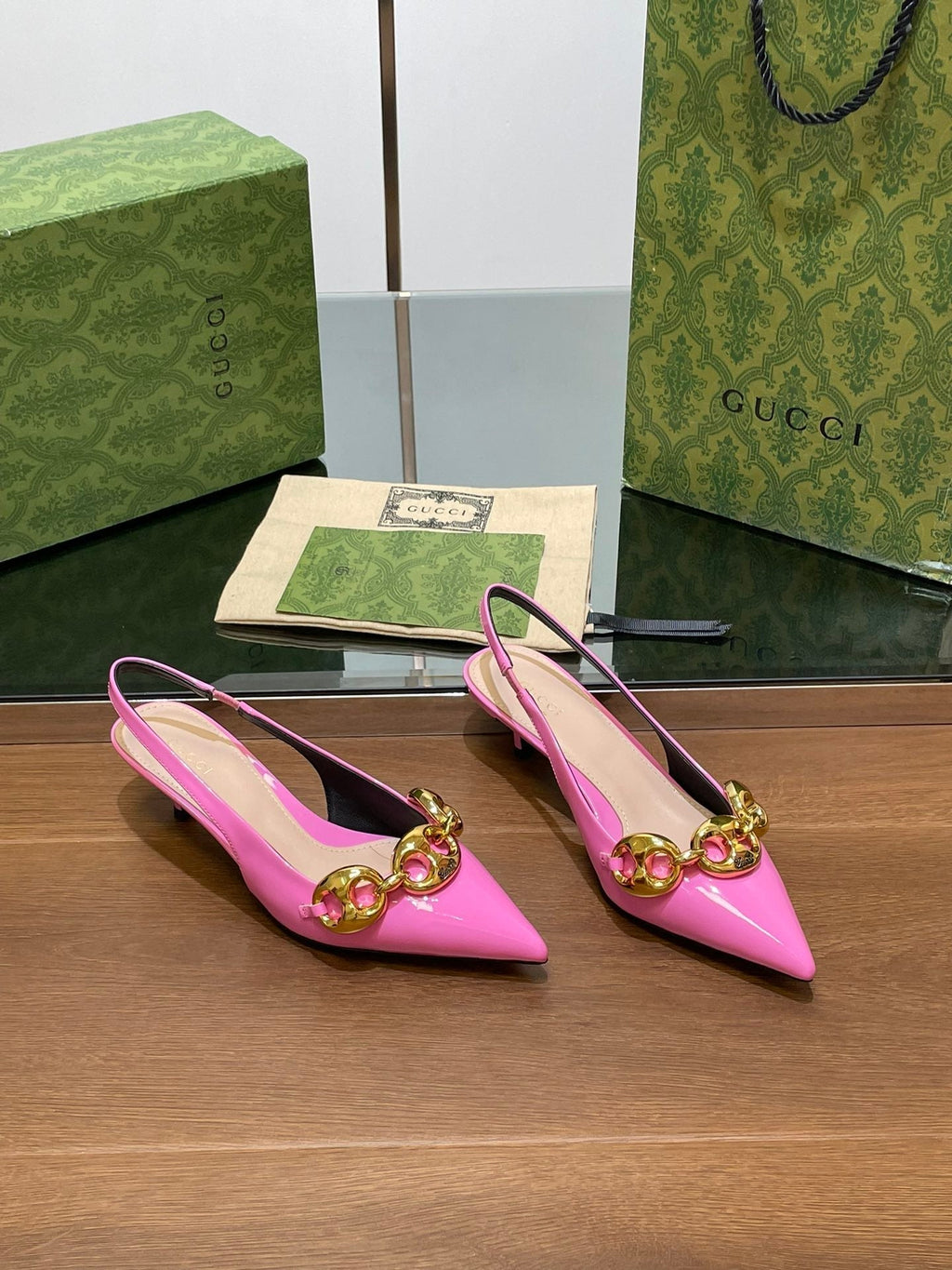 GUCCI MID-HEELED SLINGBACK 4.5 CM IN FUSICA PINK GLOSSY CALFSKIN WITH GOLD HARDWARE