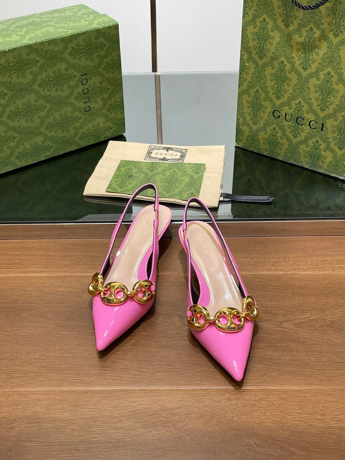GUCCI MID-HEELED SLINGBACK 4.5 CM IN FUSICA PINK GLOSSY CALFSKIN WITH GOLD HARDWARE