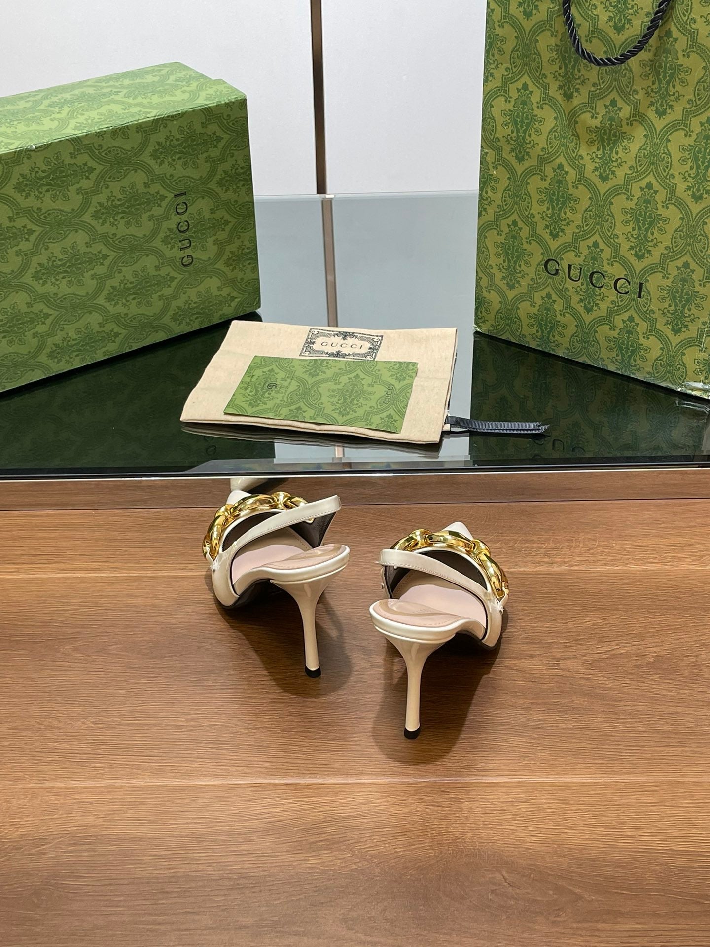 GUCCI HIGH SLINGBACK 10.5 CM IN WHITE GLOSSY CALFSKIN WITH GOLD HARDWARE