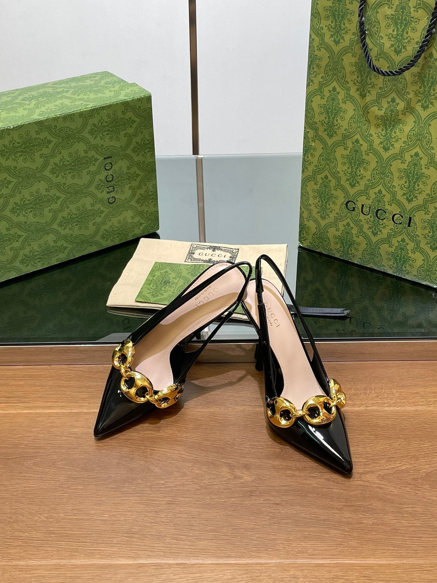 GUCCI HIGH SLINGBACK 10.5 CM IN BLACK GLOSSY CALFSKIN WITH GOLD HARDWARE