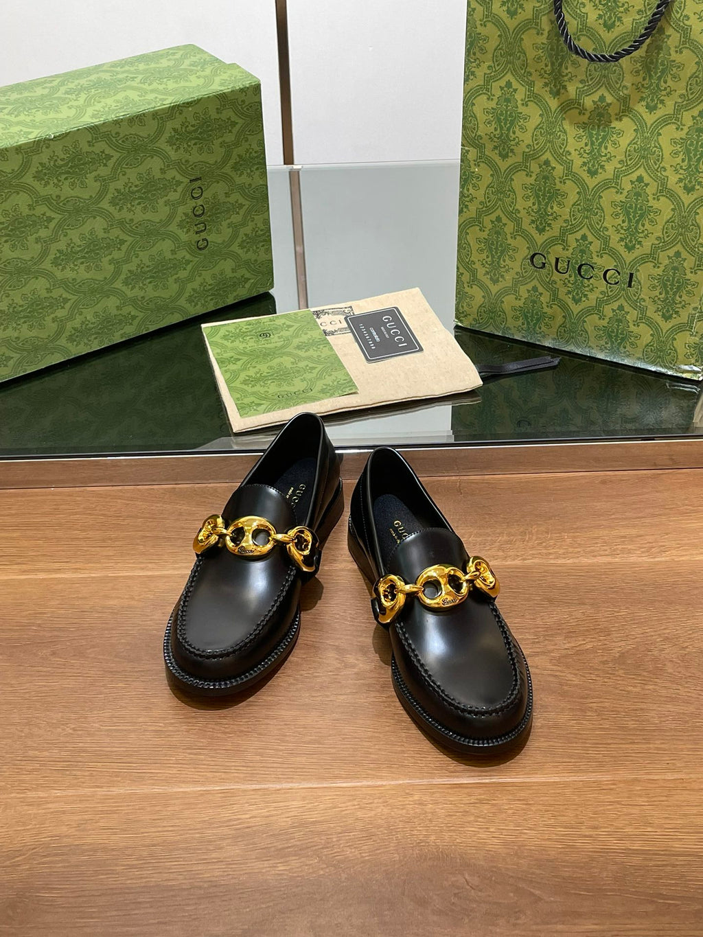 GUCCI LOAFER SHOES IN BLACK CALFSKIN WITH GOLD HARDWARE