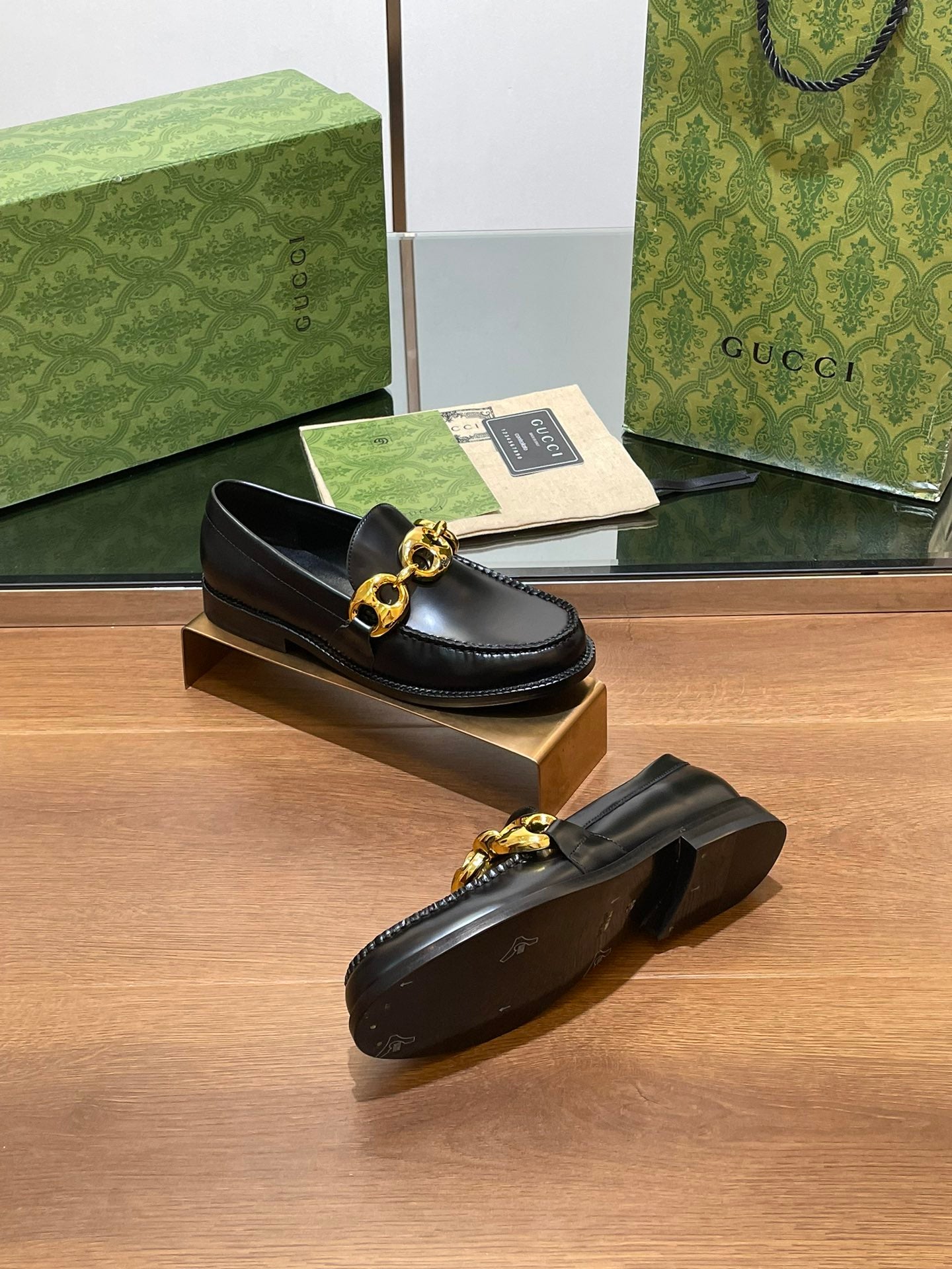 GUCCI LOAFER SHOES IN BLACK CALFSKIN WITH GOLD HARDWARE