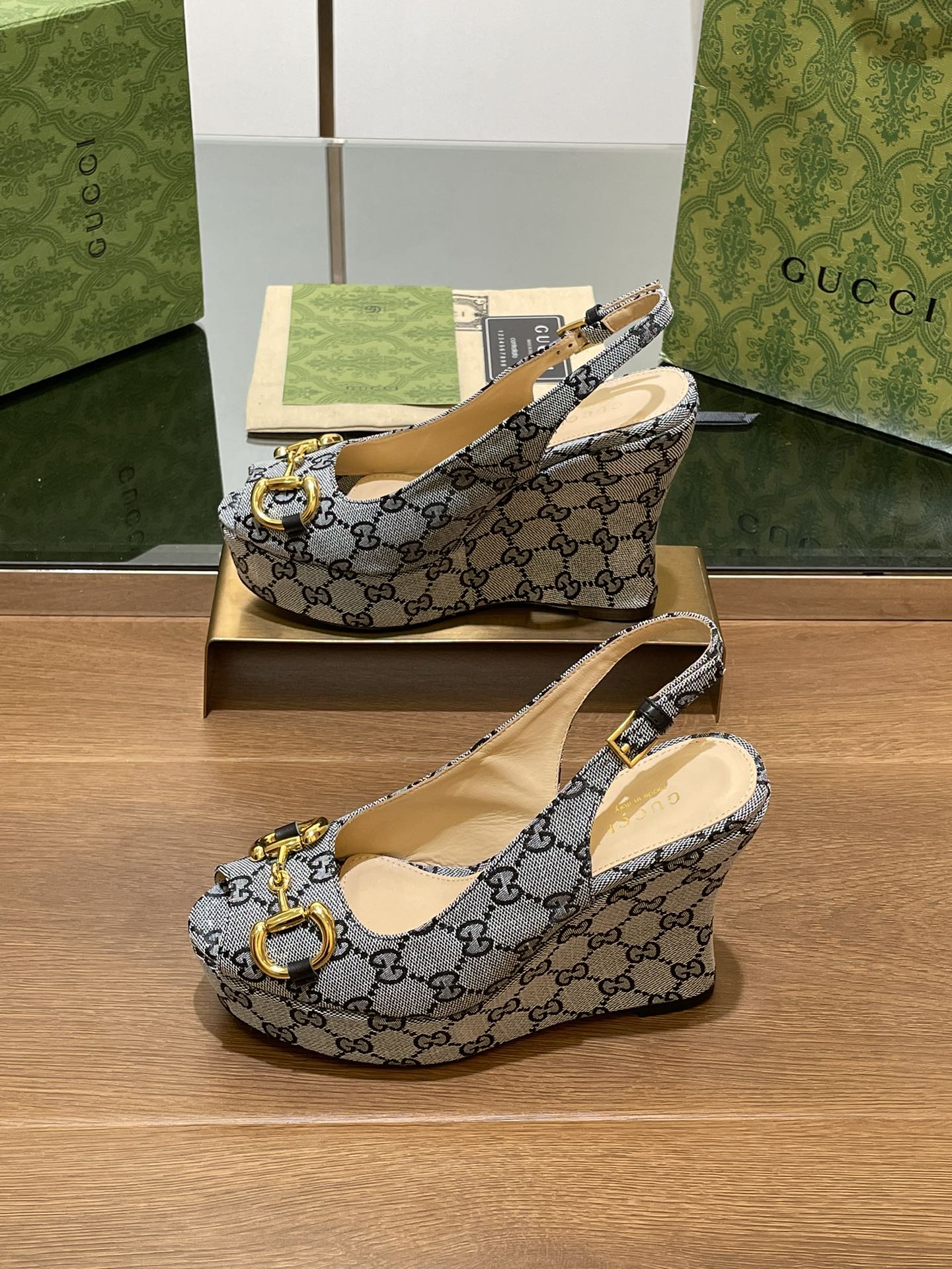 GUCCI WEDGE PLATFORM IN STEEL GREY MONOGRAM JACQUARD FABRIC