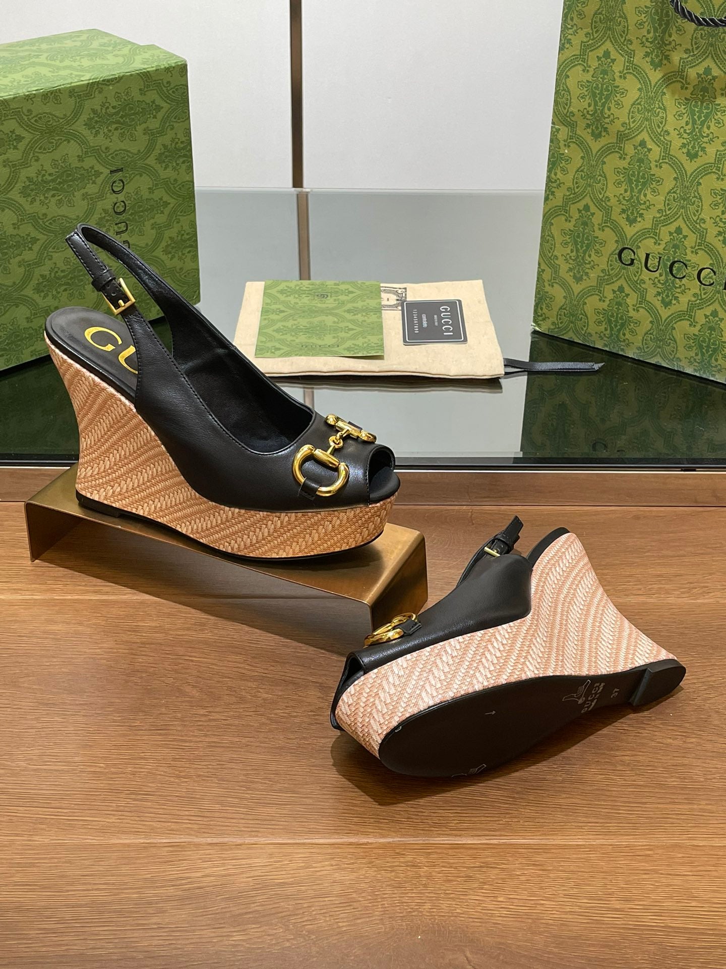 GUCCI WEDGE PLATFORM IN BLACK CALFSKIN WITH GOLD HARDWARE