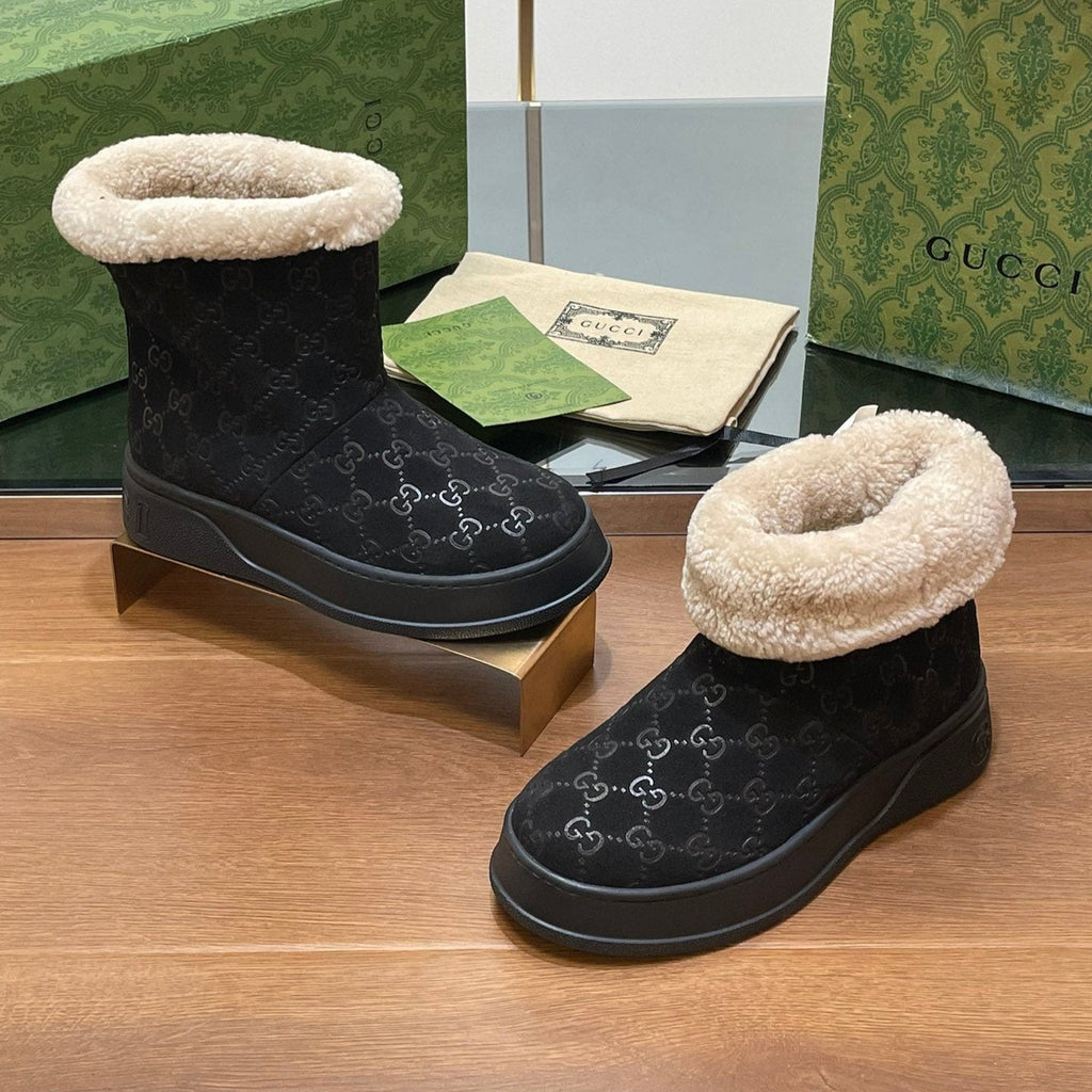 GUCCI SNOW BOOTS IN BLACK EMBOSSED SUEDE AND BEIGE WOOL LINING