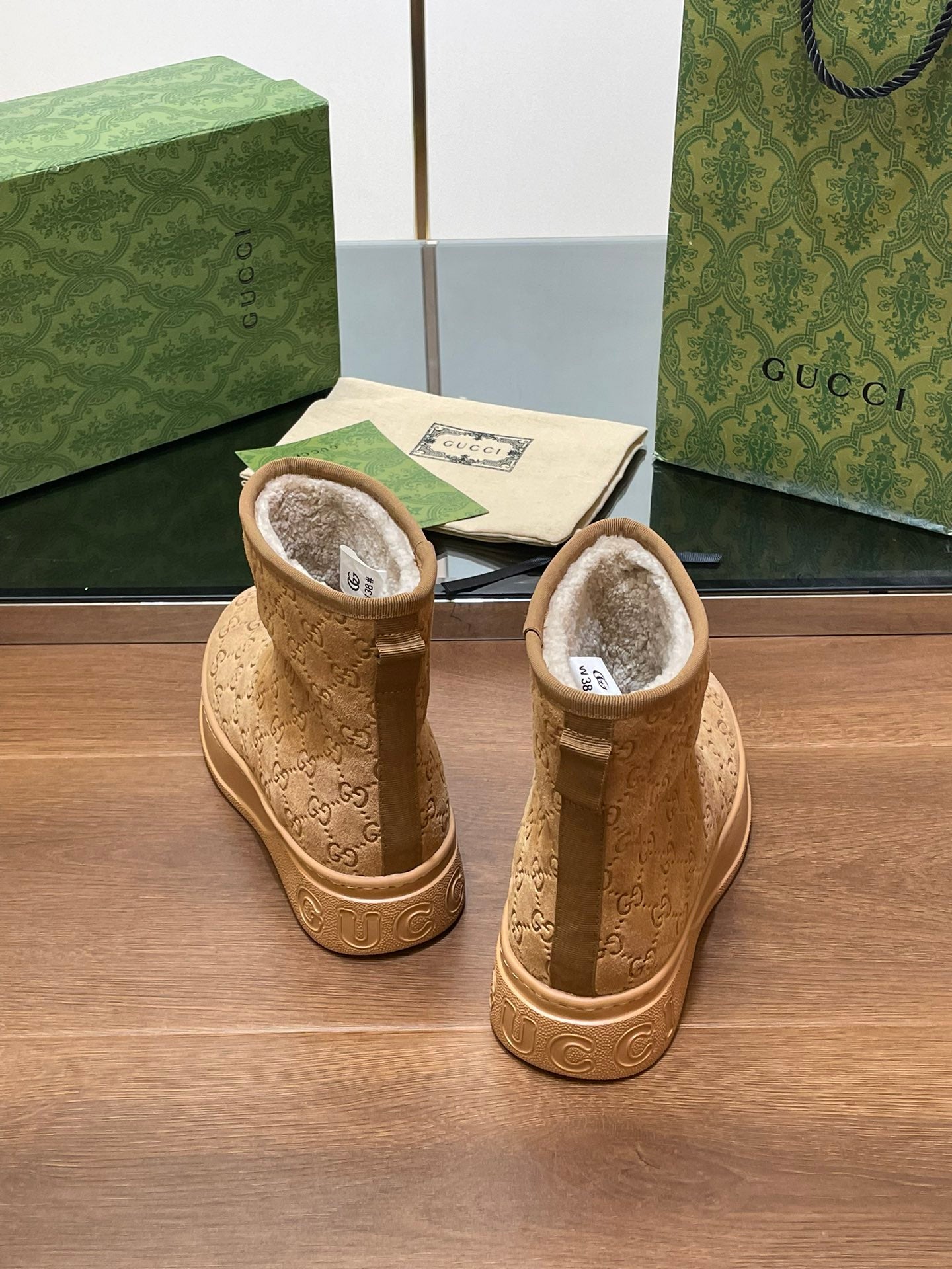 GUCCI U BOOTS IN CIDER BROWN EMBOSSED SUEDE AND BEIGE WOOL LINING