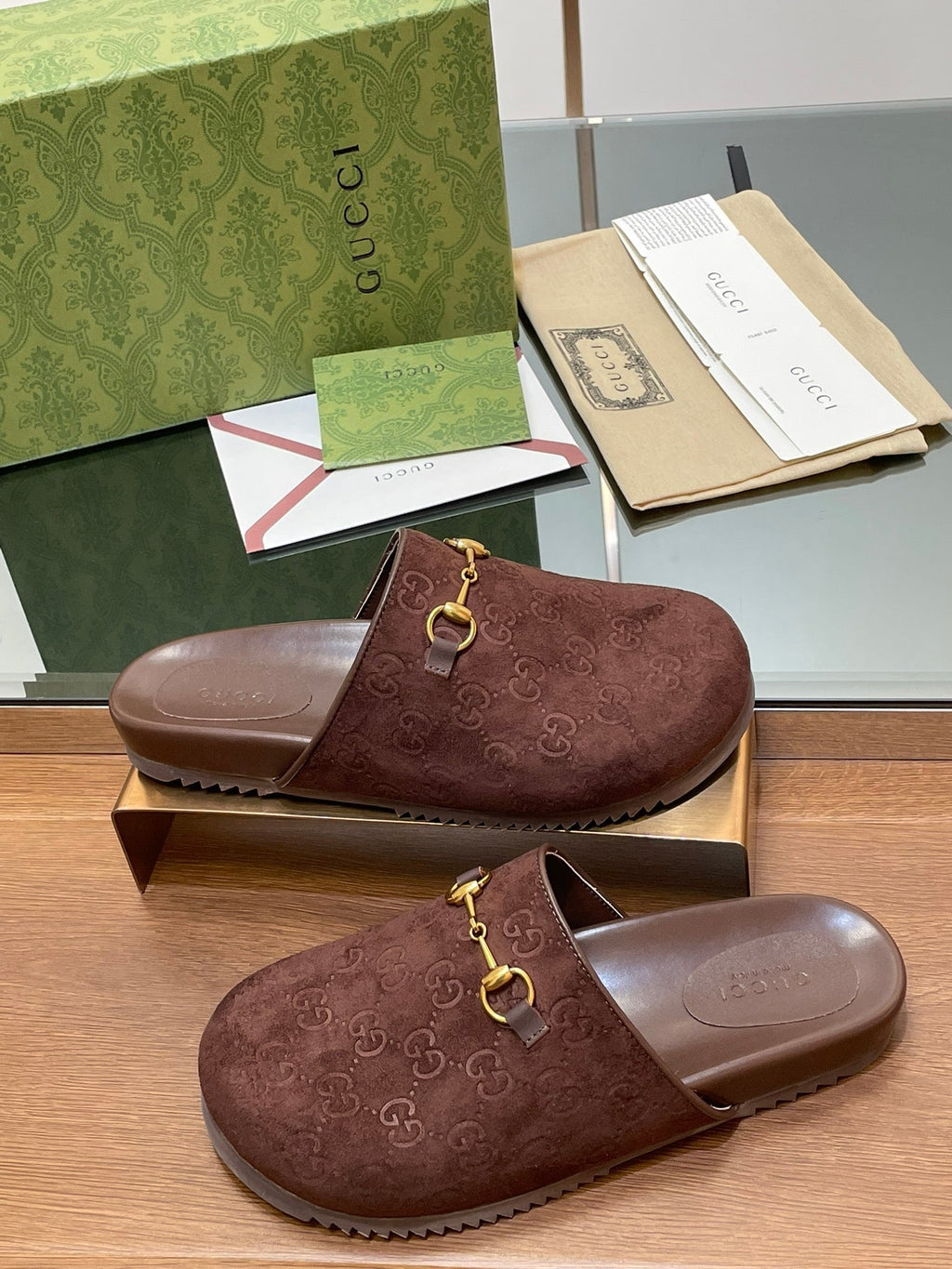 GUCCI HORSEBIT MULE IN CHOCOLATE BROWN EMBOSSED SUEDE AND SHEEPSKIN LINING