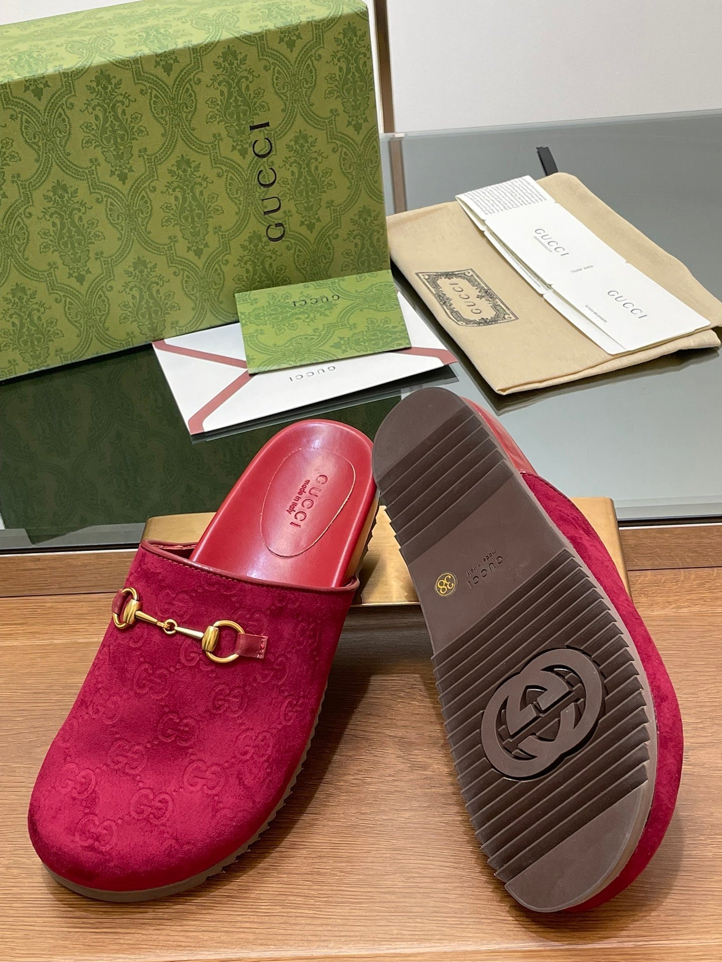 GUCCI HORSEBIT MULE IN RED PINK EMBOSSED SUEDE AND SHEEPSKIN LINING