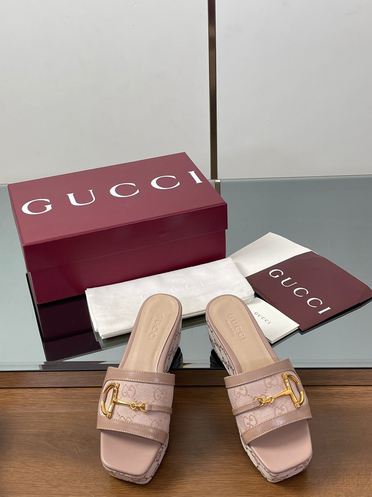 GUCCI HIGH 6.3 CM WEDGE SANDALS IN DUSTY PINK CALFSKIN AND FABRIC