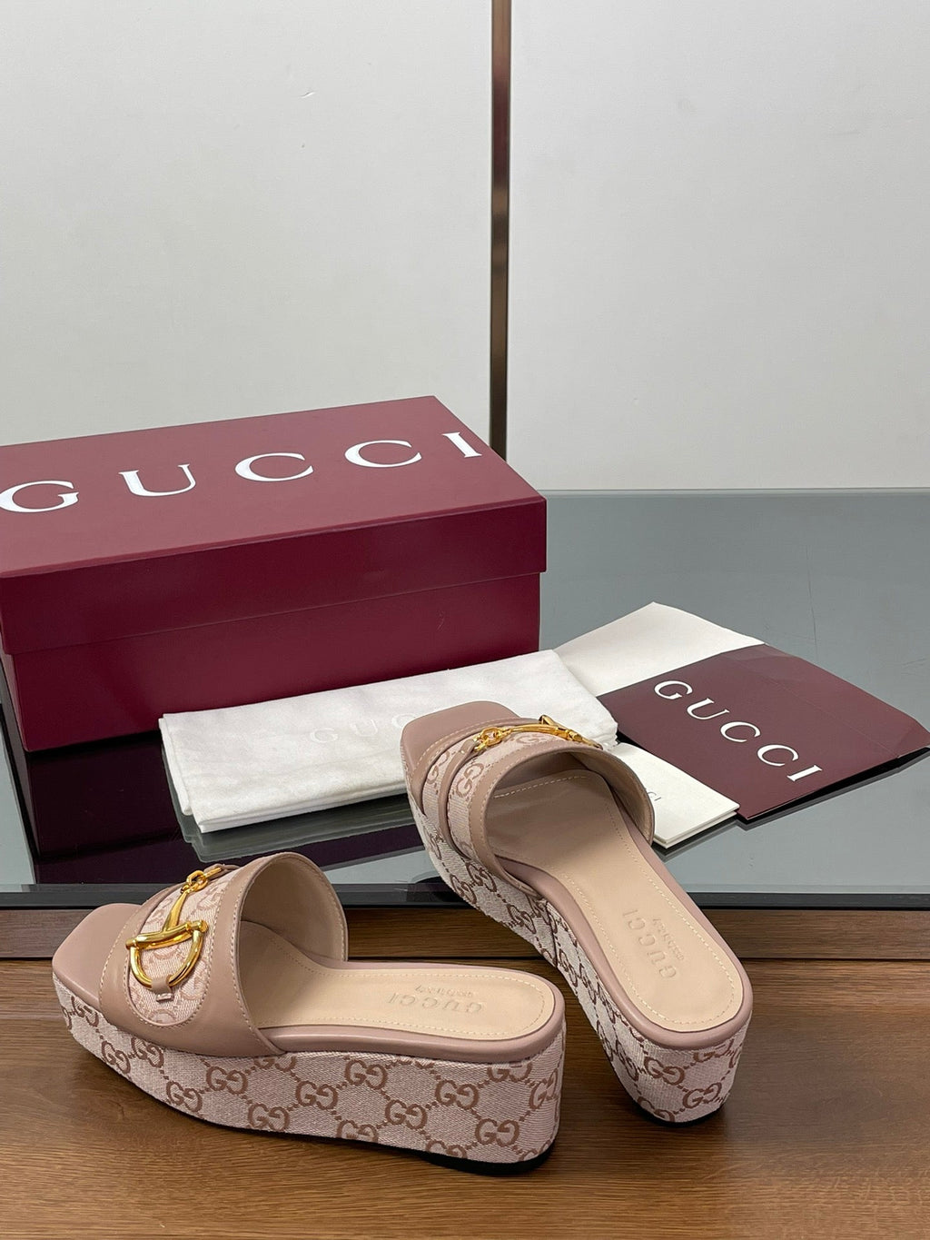 GUCCI HIGH 6.3 CM WEDGE SANDALS IN DUSTY PINK CALFSKIN AND FABRIC