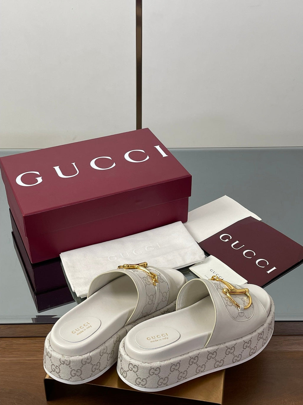 GUCCI HIGH 5.5 CM WEDGE SANDALS IN CREAM WHITE CALFSKIN AND FABRIC