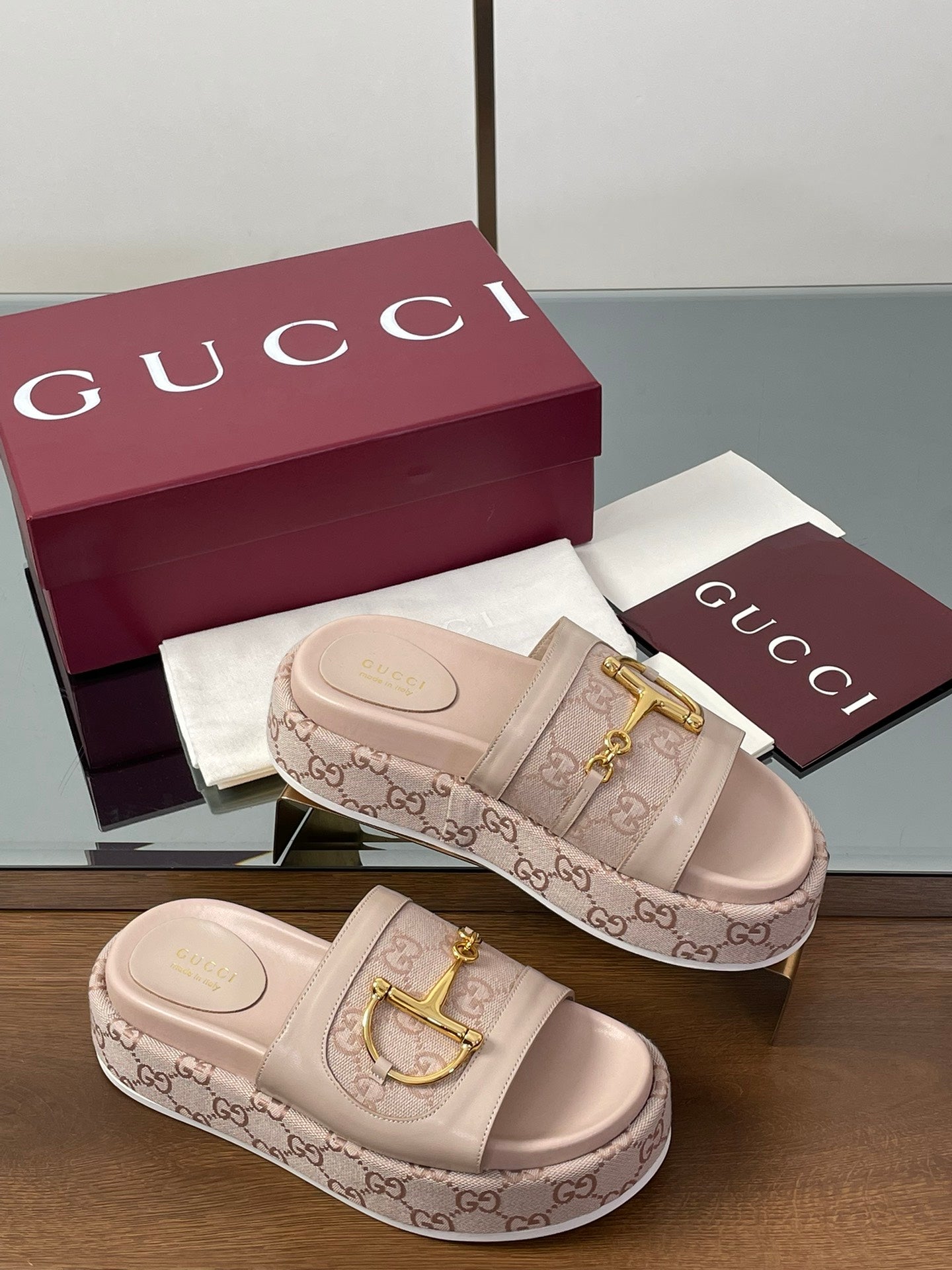 GUCCI HIGH 5.5 CM WEDGE SANDALS IN LIGHT PINK CALFSKIN AND FABRIC