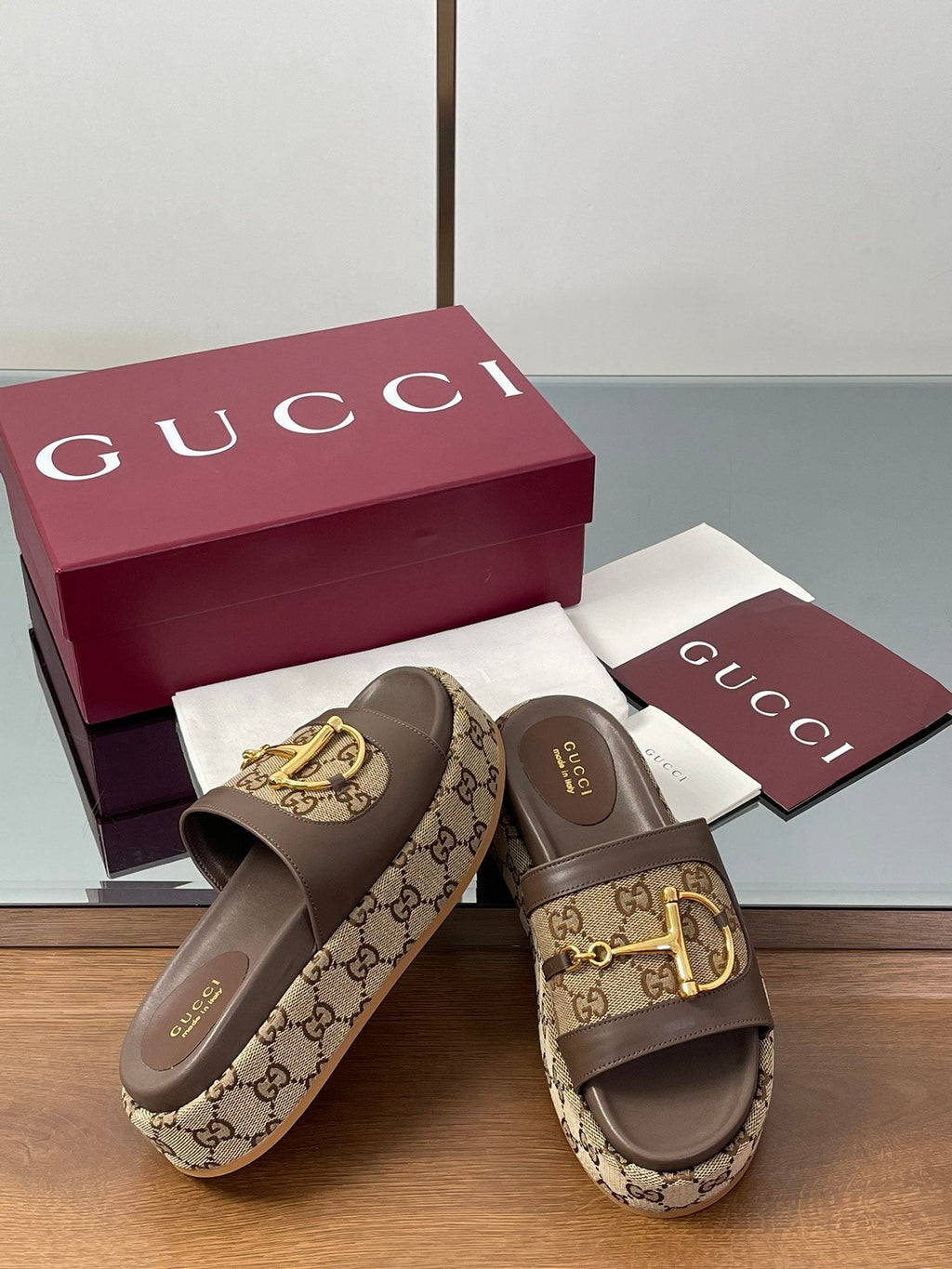 GUCCI HIGH 5.5 CM WEDGE SANDALS IN BROWN MIX BEIGE CALFSKIN AND FABRIC