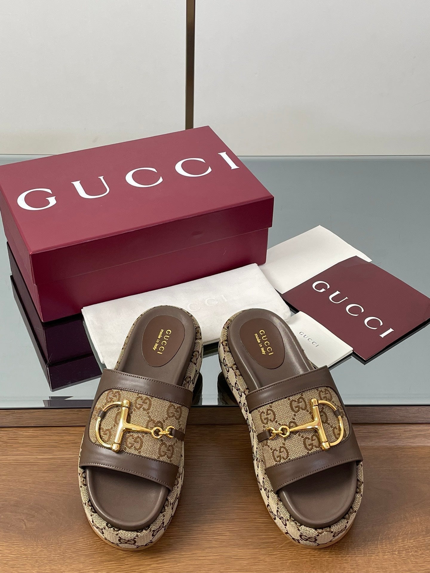 GUCCI HIGH 5.5 CM WEDGE SANDALS IN BROWN MIX BEIGE CALFSKIN AND FABRIC