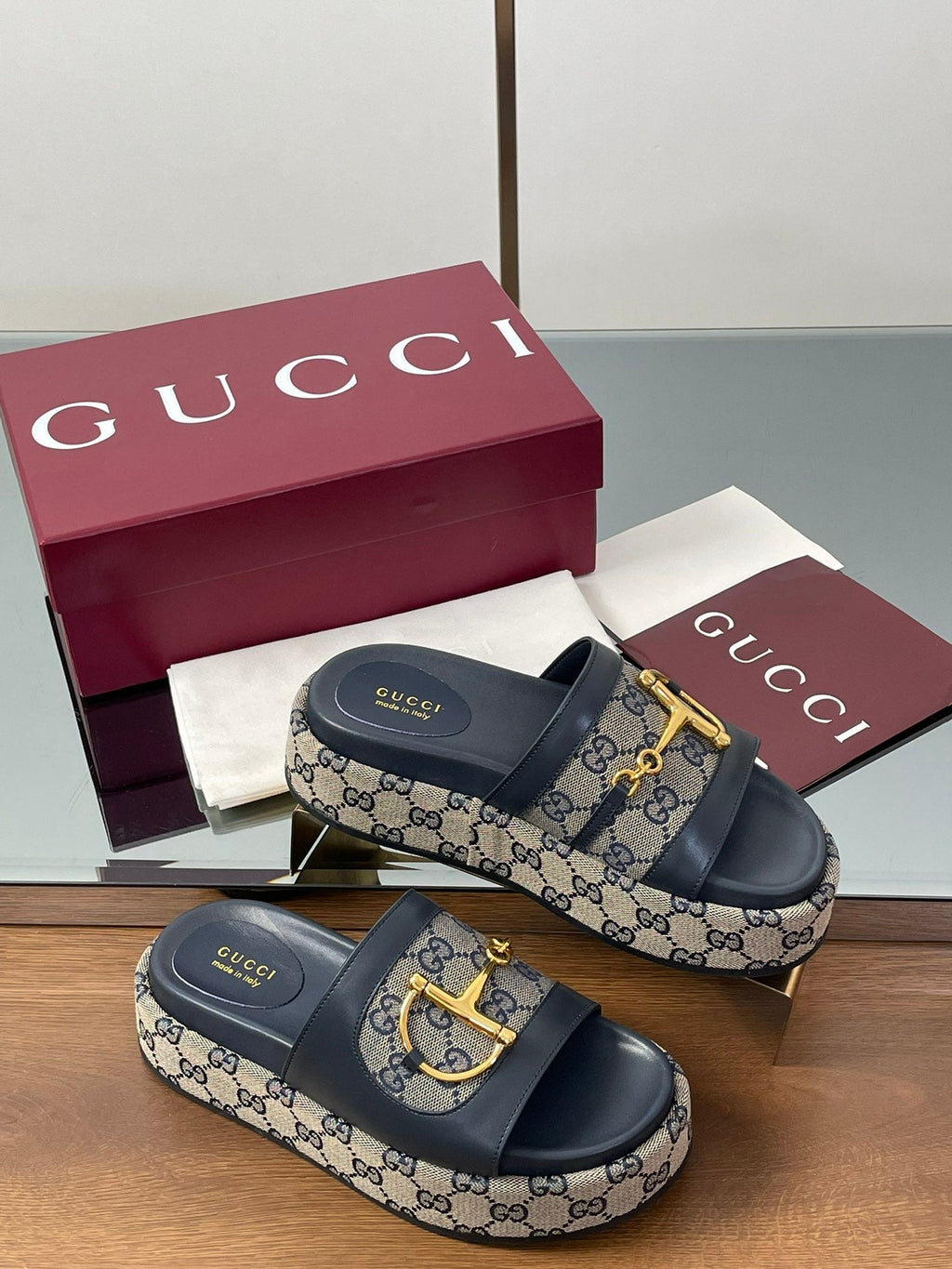 GUCCI HIGH 5.5 CM WEDGE SANDALS IN BLACK AND BEIGE CALFSKIN AND FABRIC