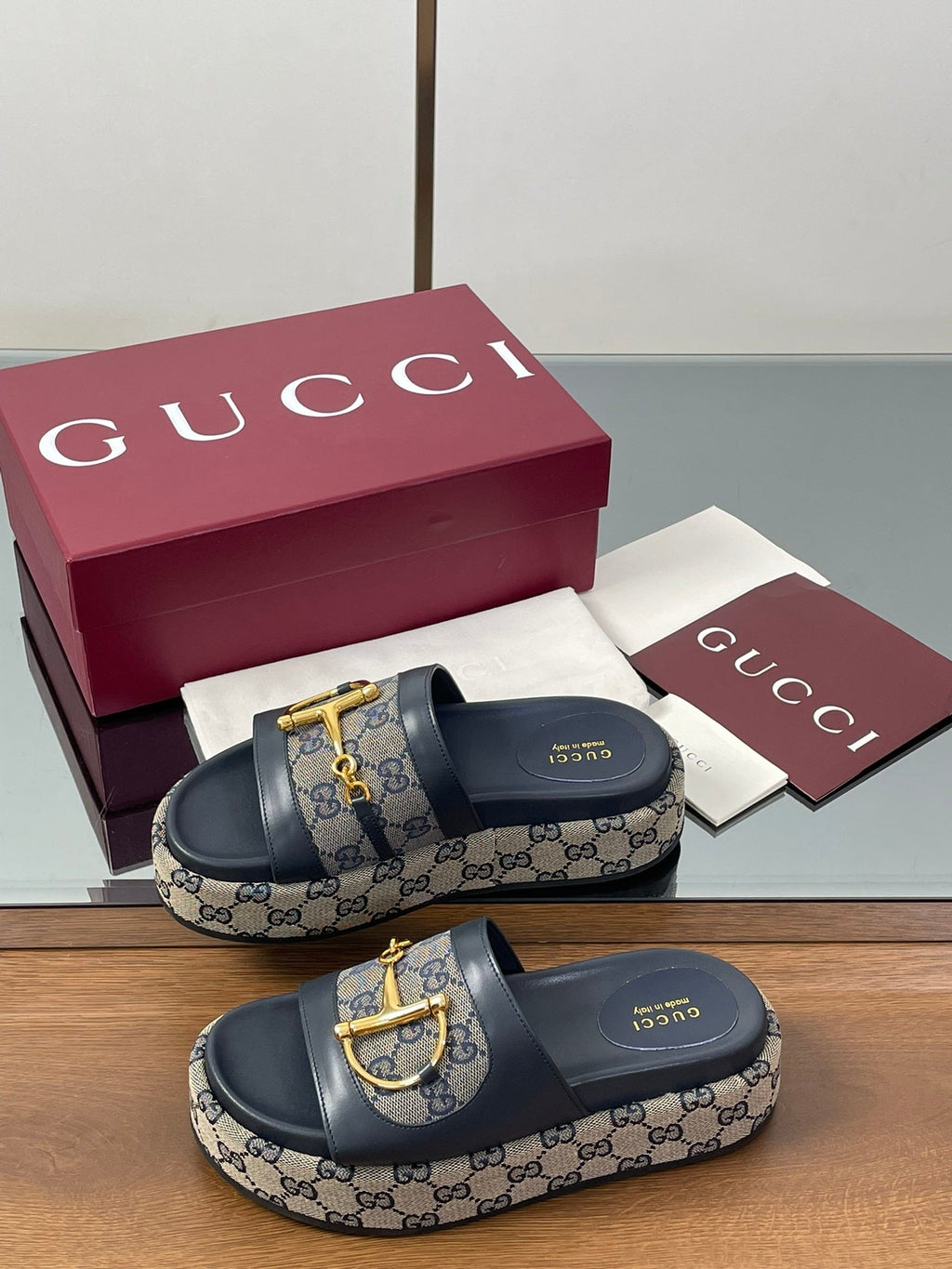 GUCCI HIGH 5.5 CM WEDGE SANDALS IN BLACK AND BEIGE CALFSKIN AND FABRIC