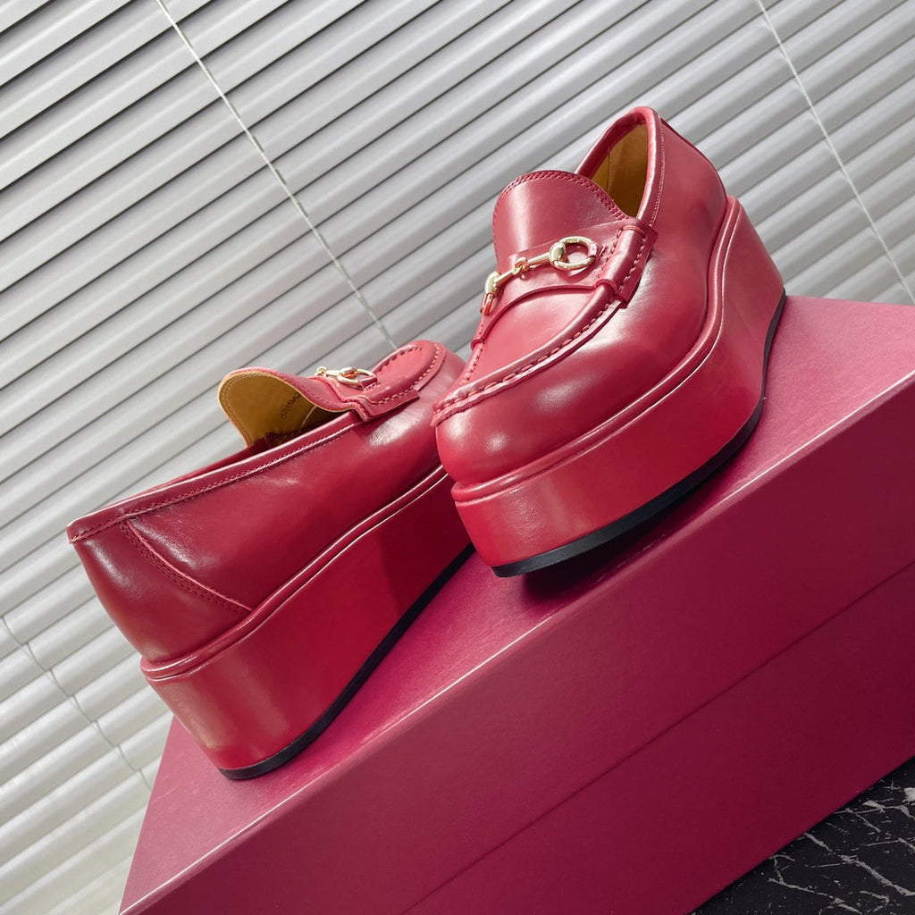 GUCCI HORSEBIT PLATFORM LOAFER IN CRIMSON RED CALFSKIN