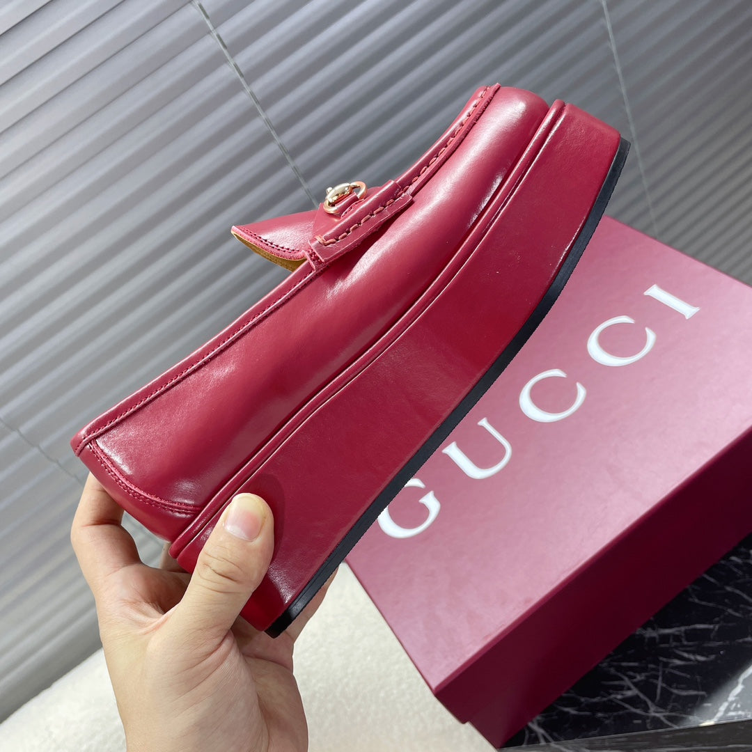 GUCCI HORSEBIT PLATFORM LOAFER IN CRIMSON RED CALFSKIN