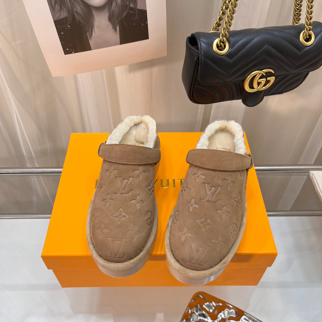 LOUIS VUITTON LV WOMEN'S COSY FLAT COMFORT CLOGS IN ASH BROWN MONOGRAM SUEDE