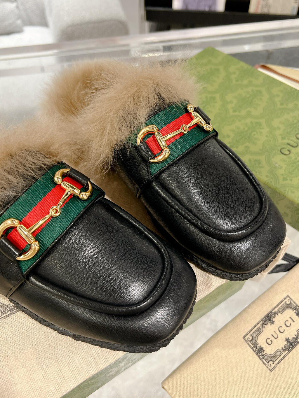 GUCCI HORSEBIT MULE WITH WEB IN BLACK CALFSKIN MIX MINK FUR