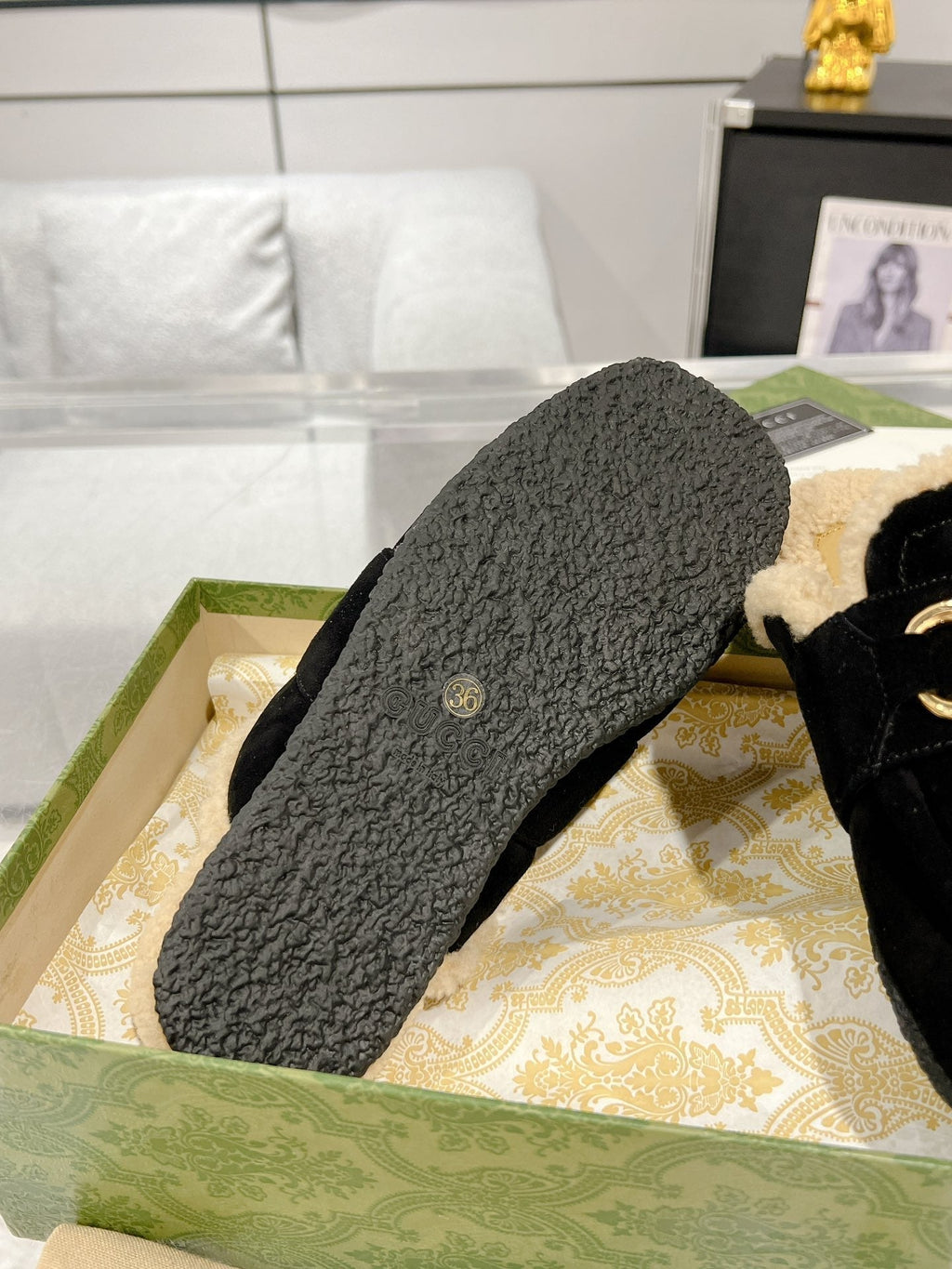 GUCCI HORSEBIT MULE IN BLACK SUEDE AND FLEECE LINING