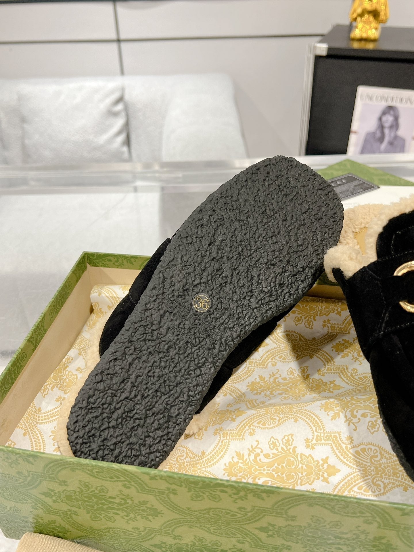 GUCCI HORSEBIT MULE IN BLACK SUEDE AND FLEECE LINING