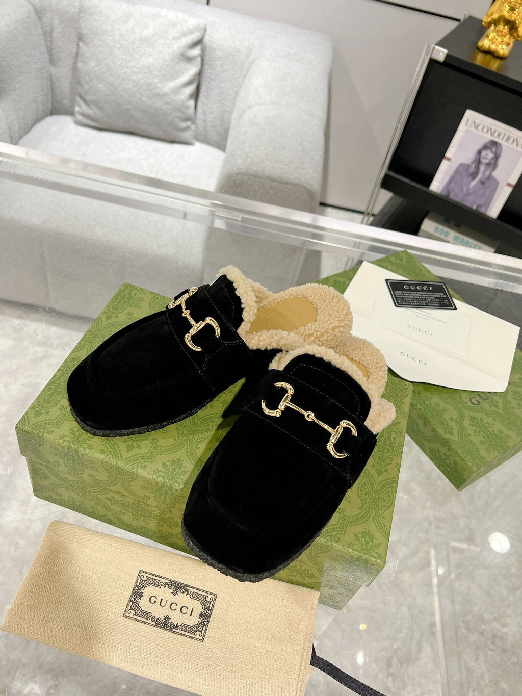 GUCCI HORSEBIT MULE IN BLACK SUEDE AND FLEECE LINING