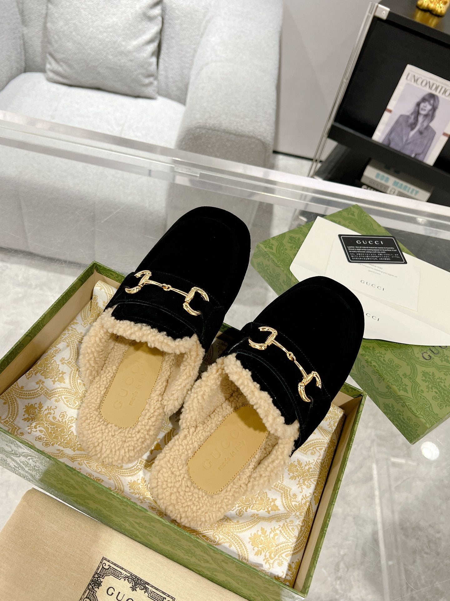 GUCCI HORSEBIT MULE IN BLACK SUEDE AND FLEECE LINING