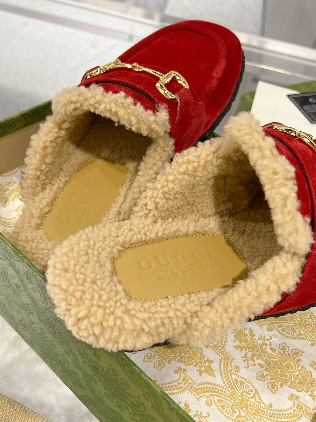 GUCCI HORSEBIT MULE IN RED SUEDE AND FLEECE LINING