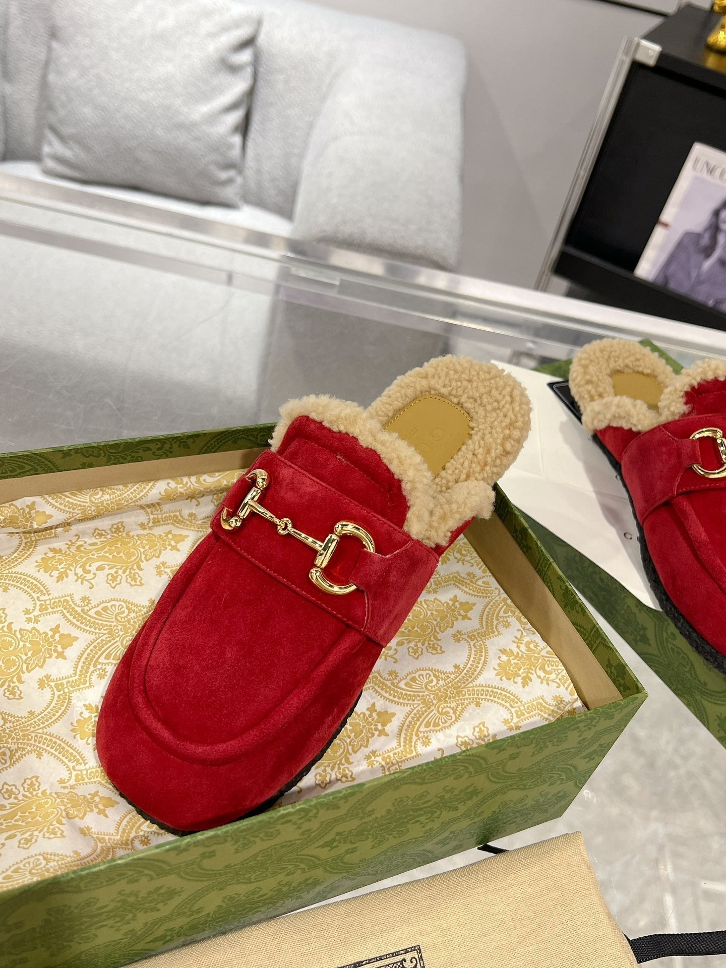 GUCCI HORSEBIT MULE IN RED SUEDE AND FLEECE LINING