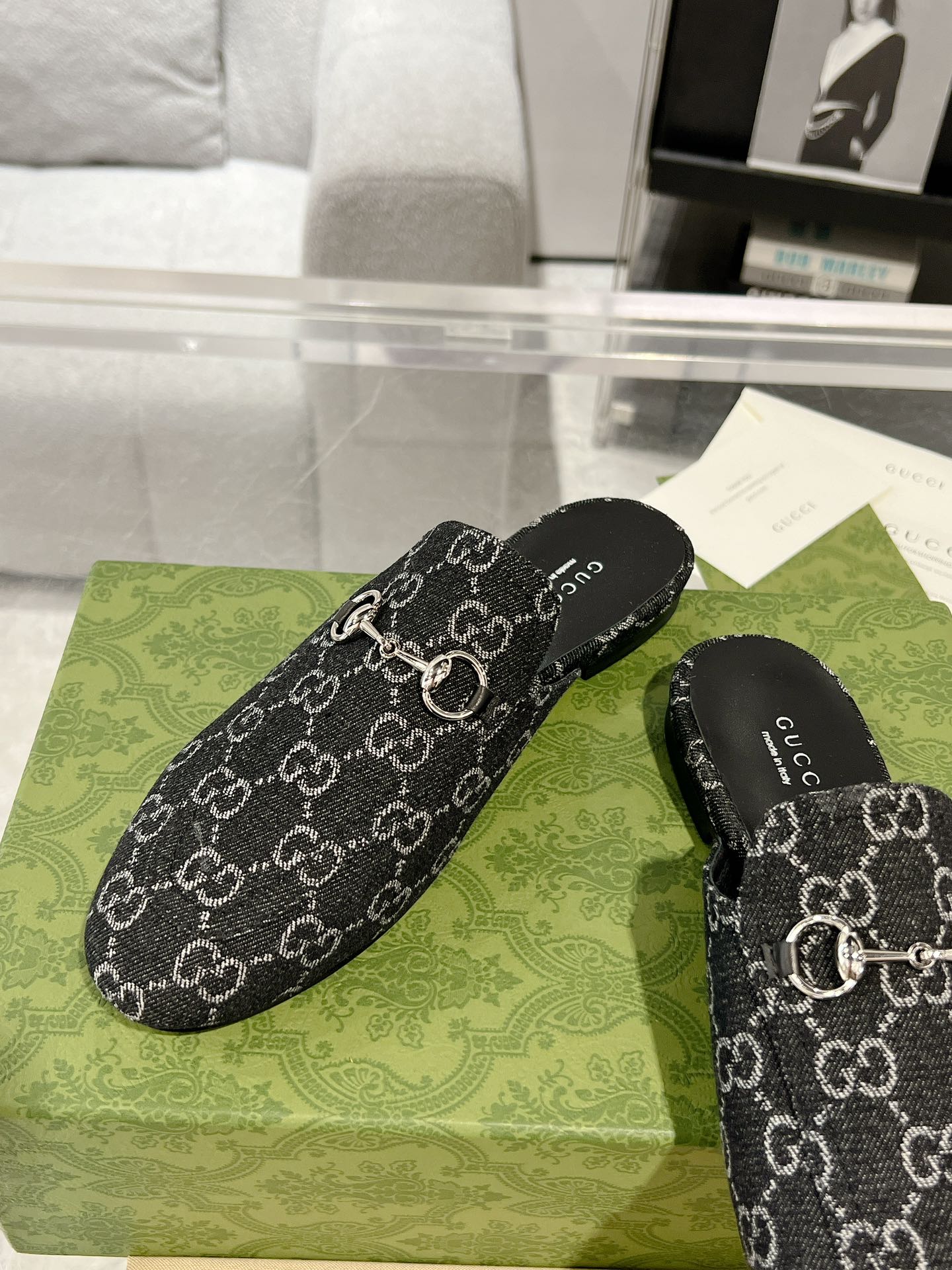 GUCCI MEN'S MULE WITH HORSEBIT IN BLACK MONOGRAM JACQUARD FABRIC