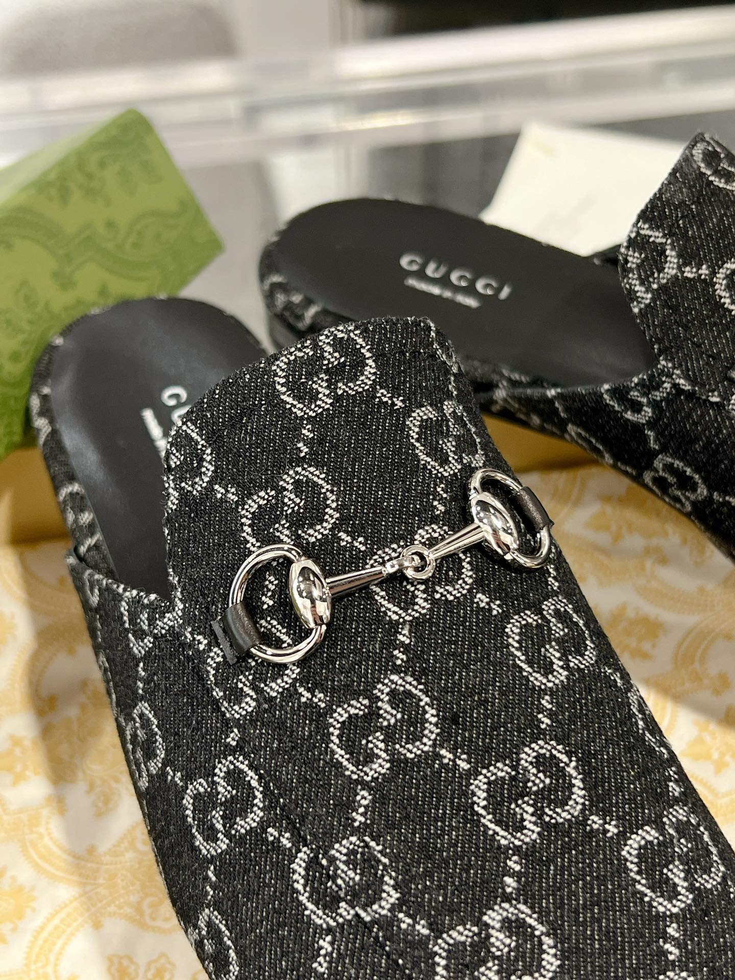 GUCCI MEN'S MULE WITH HORSEBIT IN BLACK MONOGRAM JACQUARD FABRIC