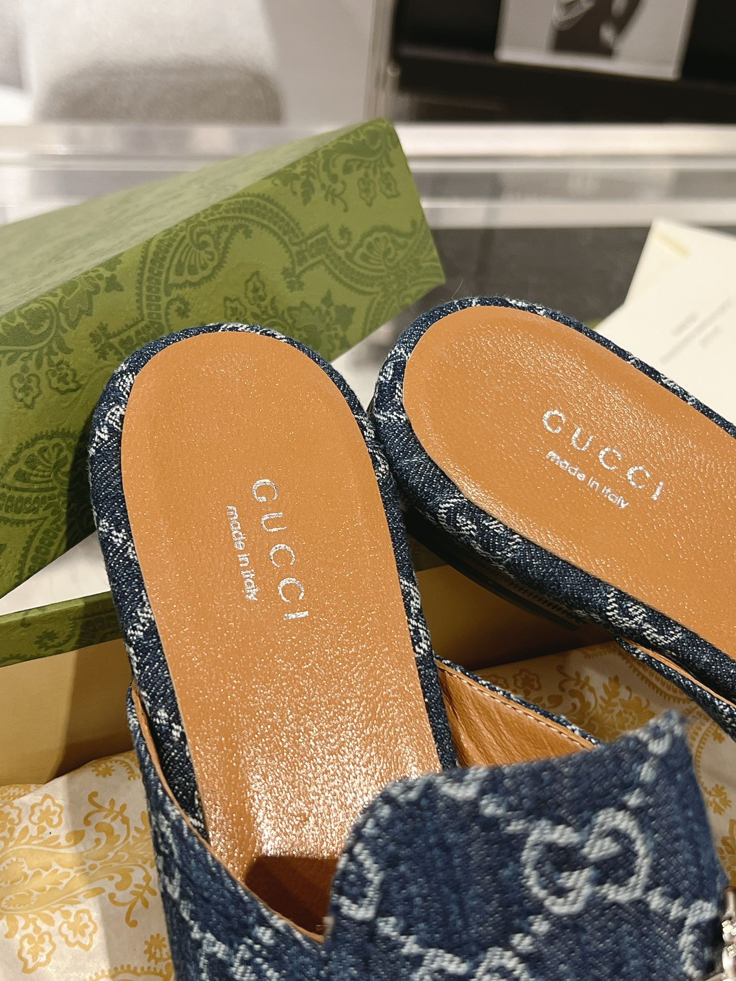 GUCCI MEN'S MULE WITH HORSEBIT IN DENIM BLUE MONOGRAM JACQUARD FABRIC
