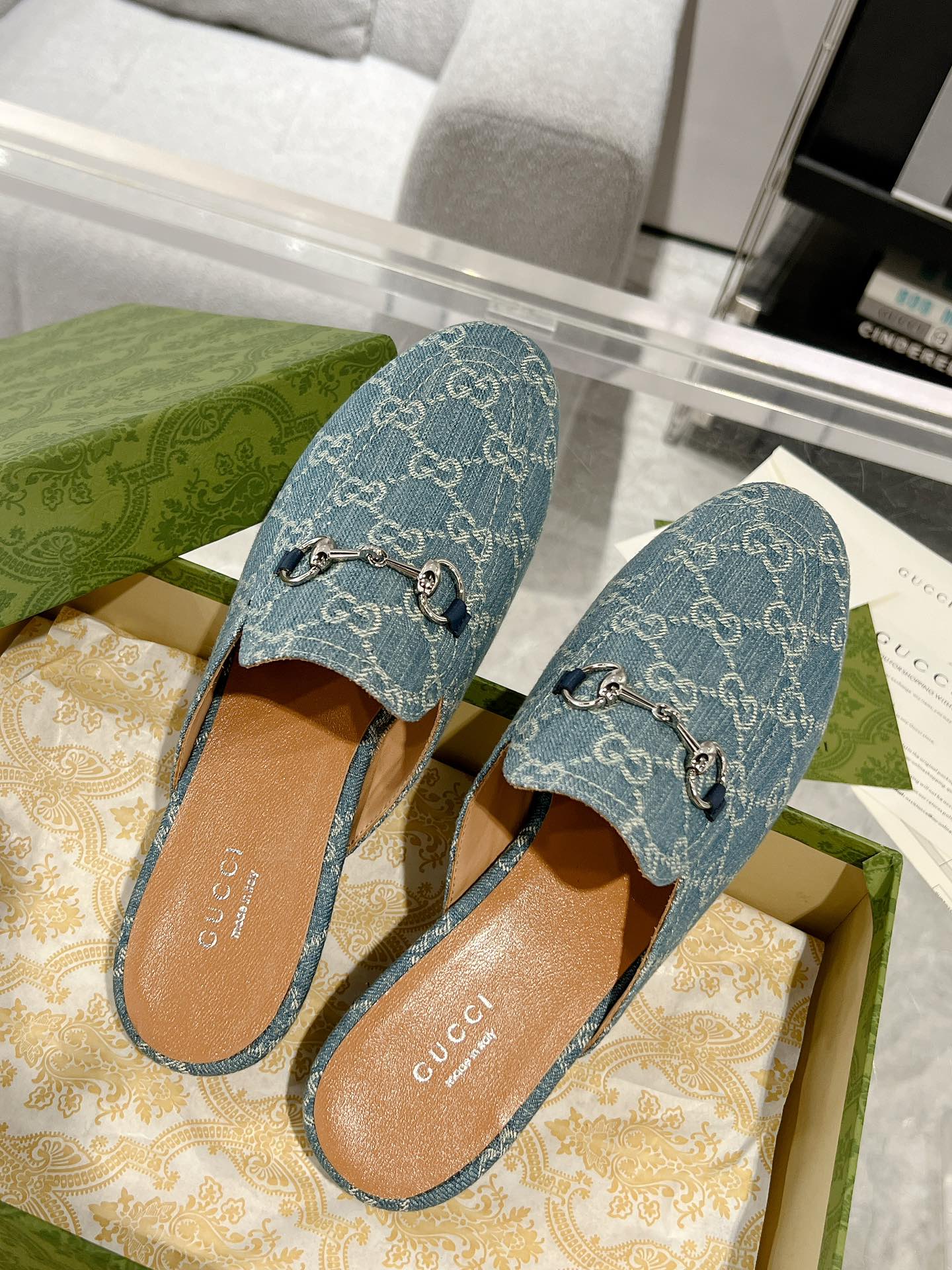 GUCCI MEN'S MULE WITH HORSEBIT IN SAPHIRE BLUE MONOGRAM JACQUARD FABRIC