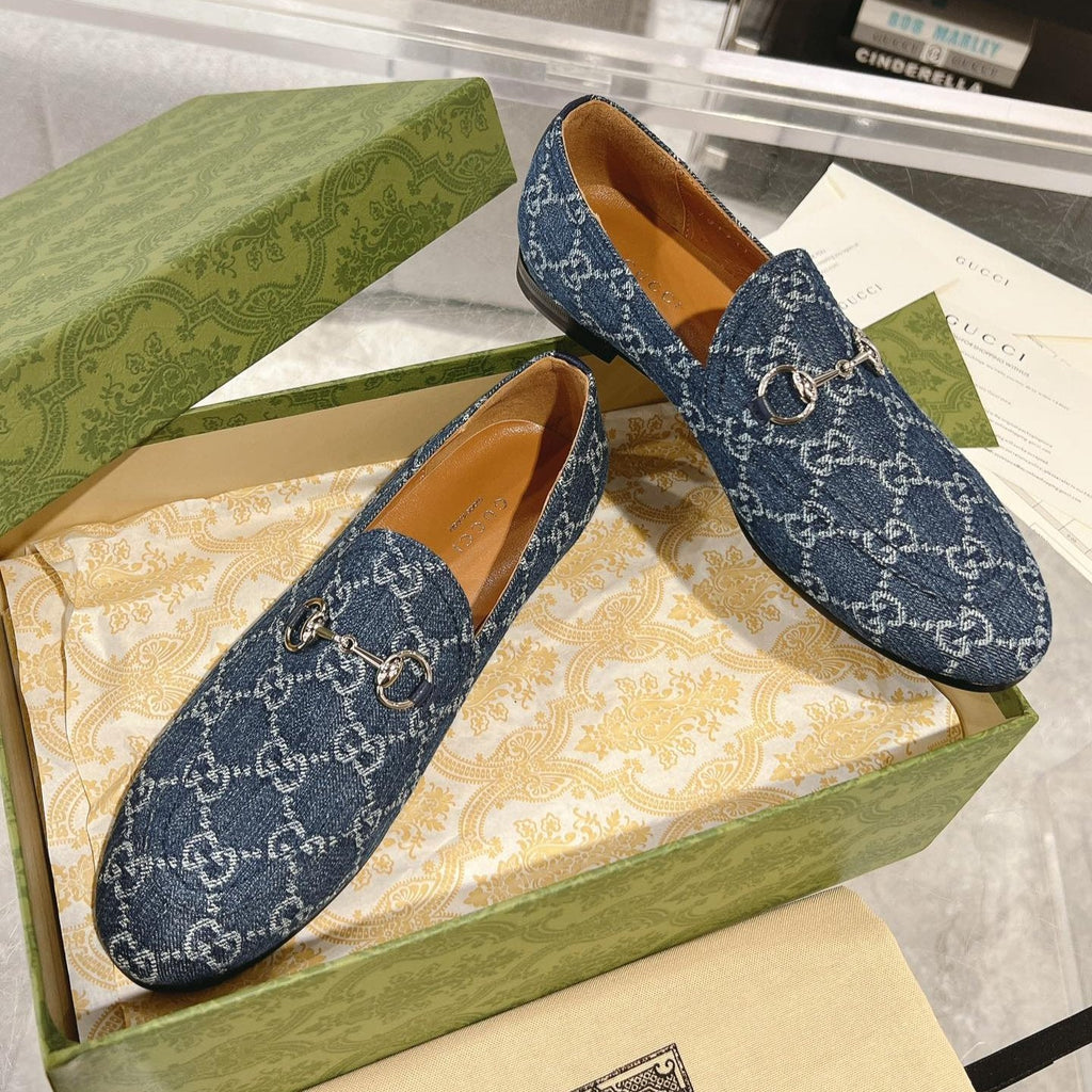 GUCCI MEN'S LOAFER WITH HORSEBIT IN DENIM BLUE MONOGRAM JACQUARD FABRIC