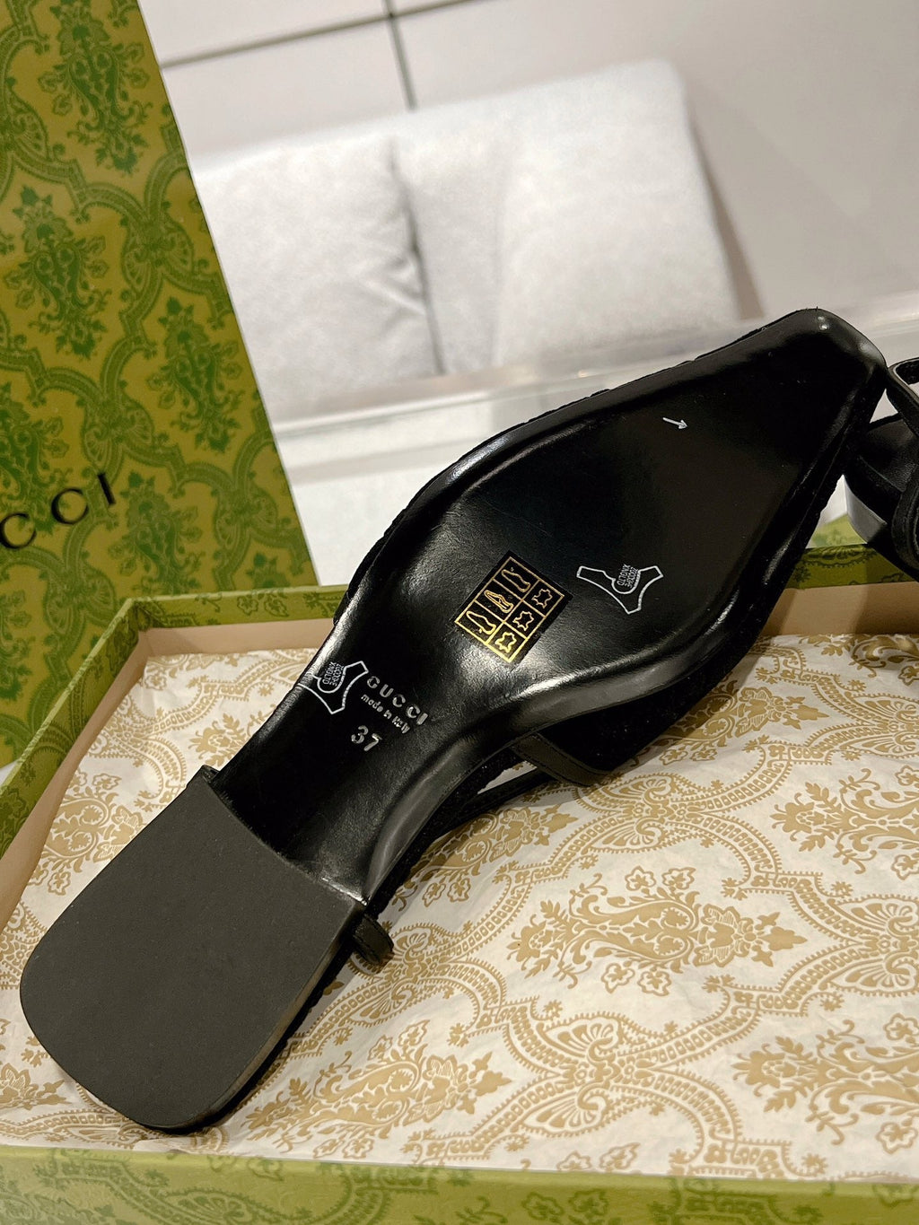 GUCCI SLINGBACK FLATS BLACK VELVET