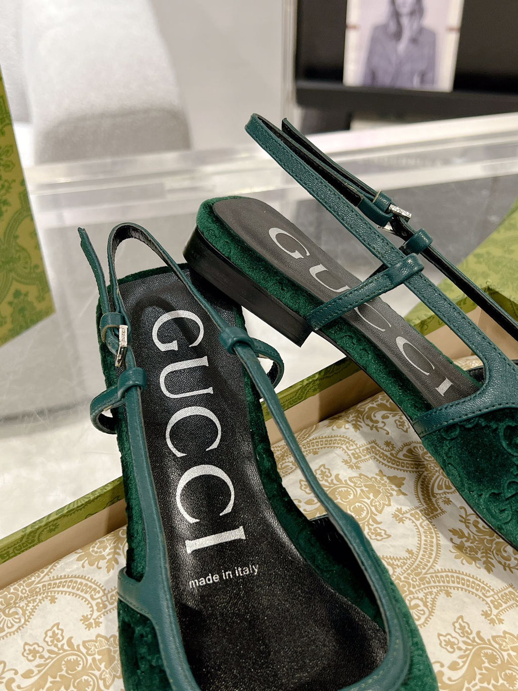 GUCCI SLINGBACK FLATS CASTLETON GREEN VELVET