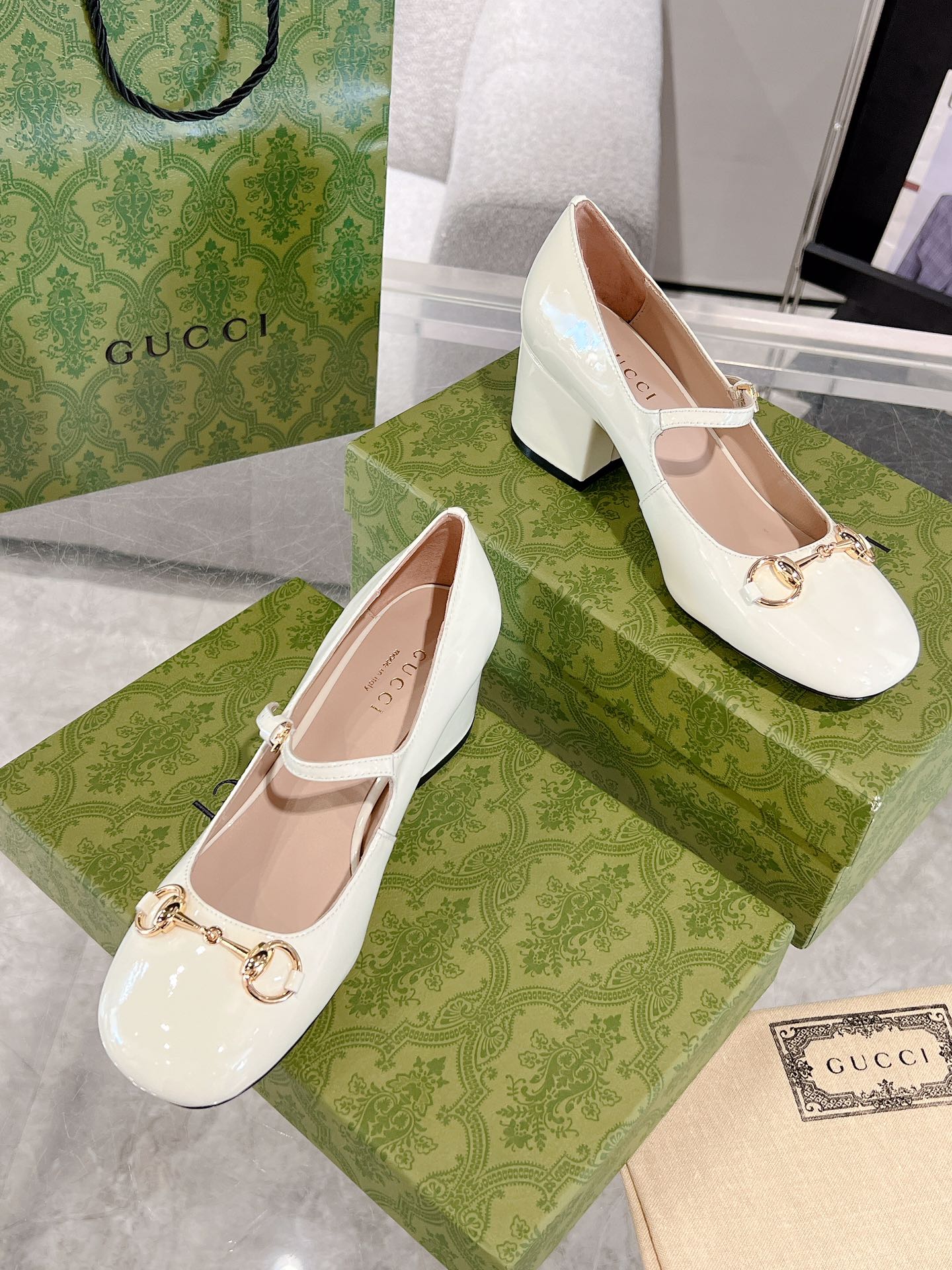 GUCCI HORSEBIT MARY JANE HEEL IN WHITE CALFSKIN GOLD HARDWARE