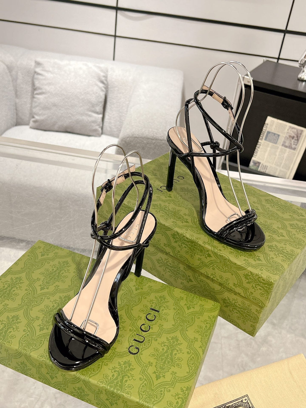 GUCCI 105 STRAPPY SANDAL BLACK CALFSKIN
