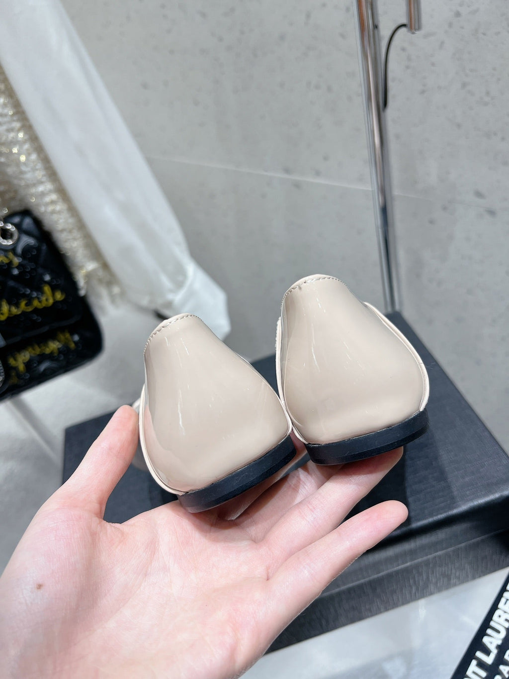 LOUIS VUITTON BALLERINA FLATS IN BEIGE CREAM PATENT CALFSKIN