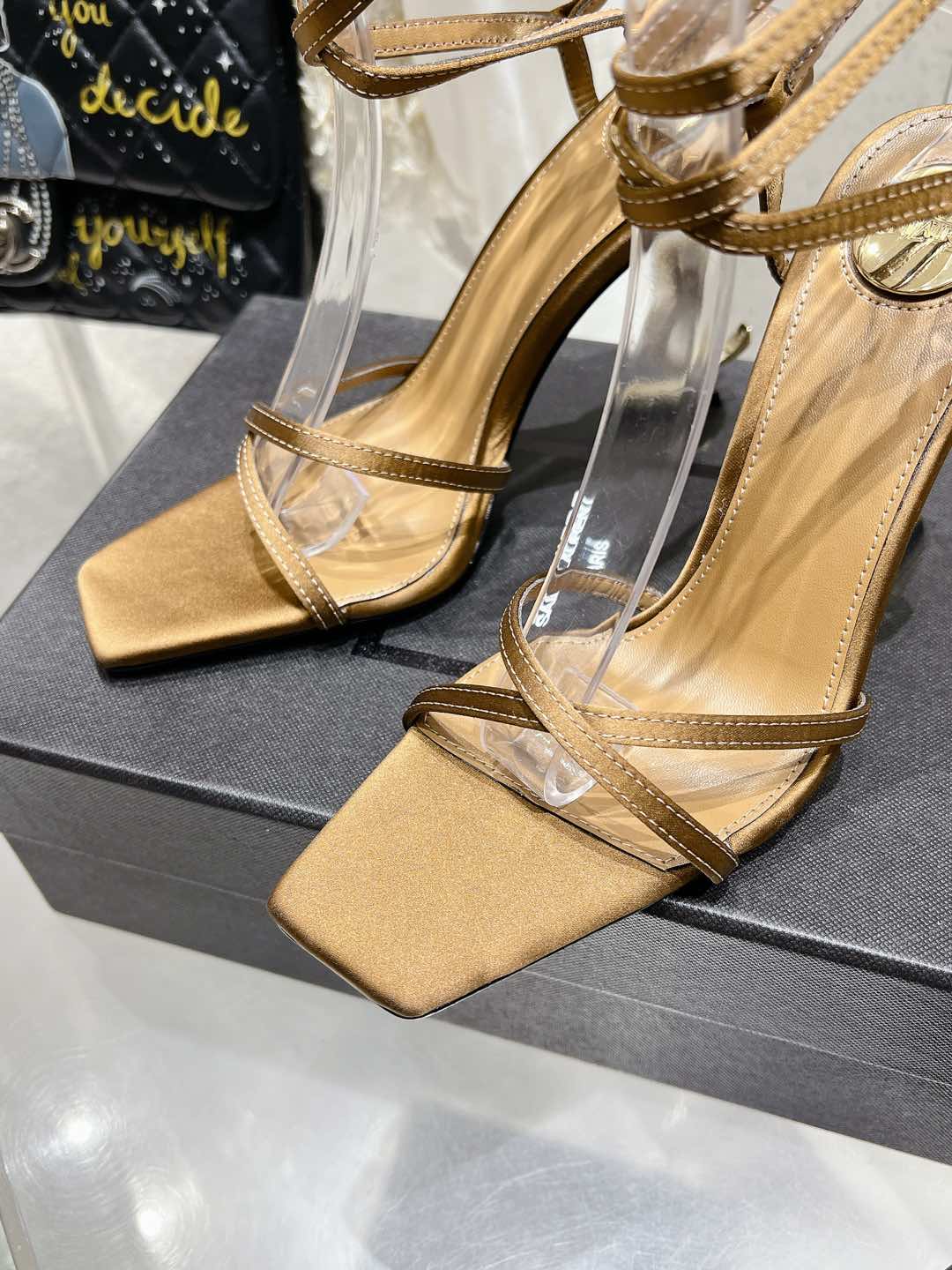 LOUIS VUITTON HIGH-HEEL 85 MM SANDAL MULE IN METALLIC GOLD SILK