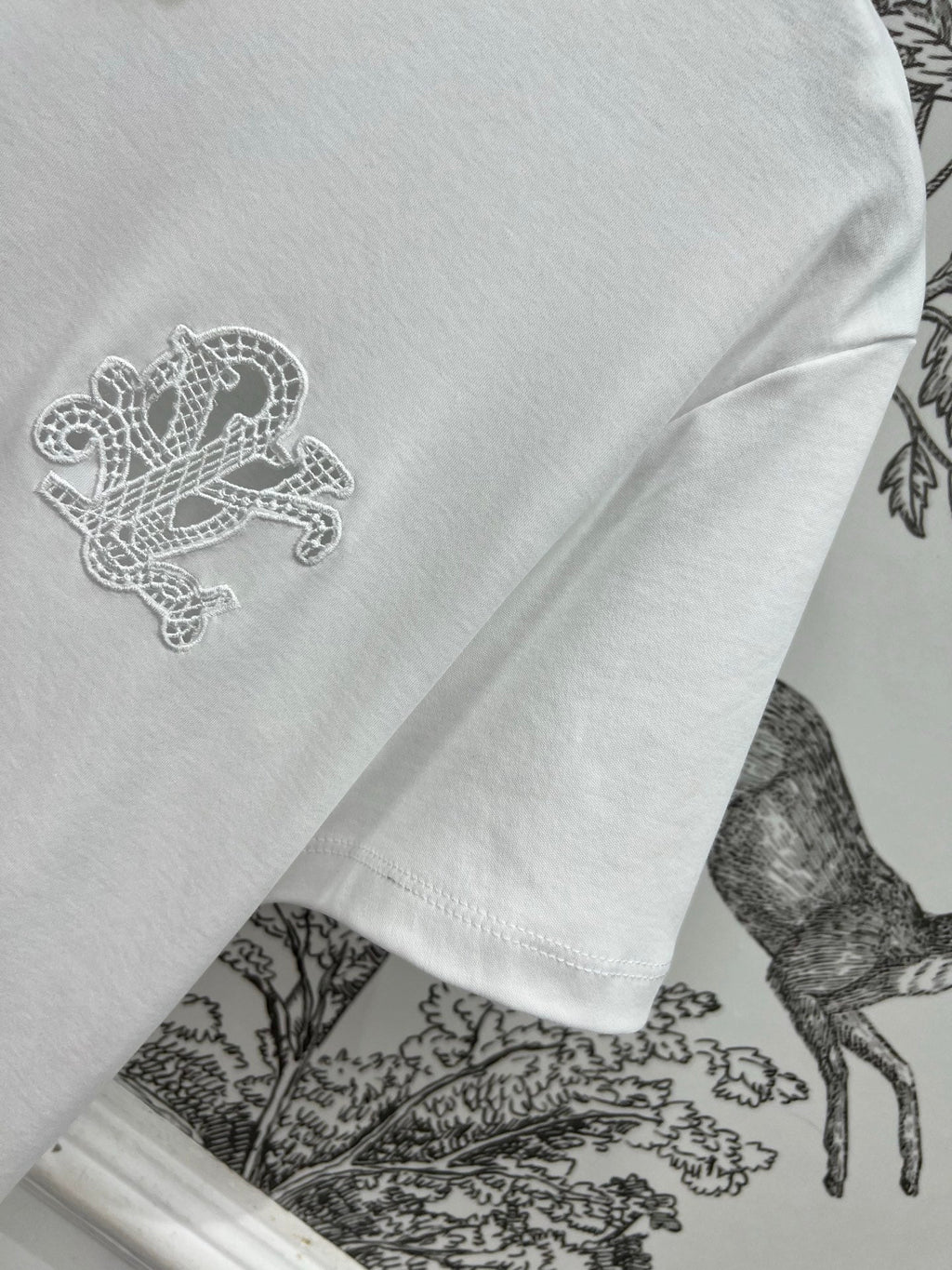 LOUIS VUITTON LV 25S SHORT SLEEVE T-SHIRT WITH EMBROIDERED LOGO 263036
