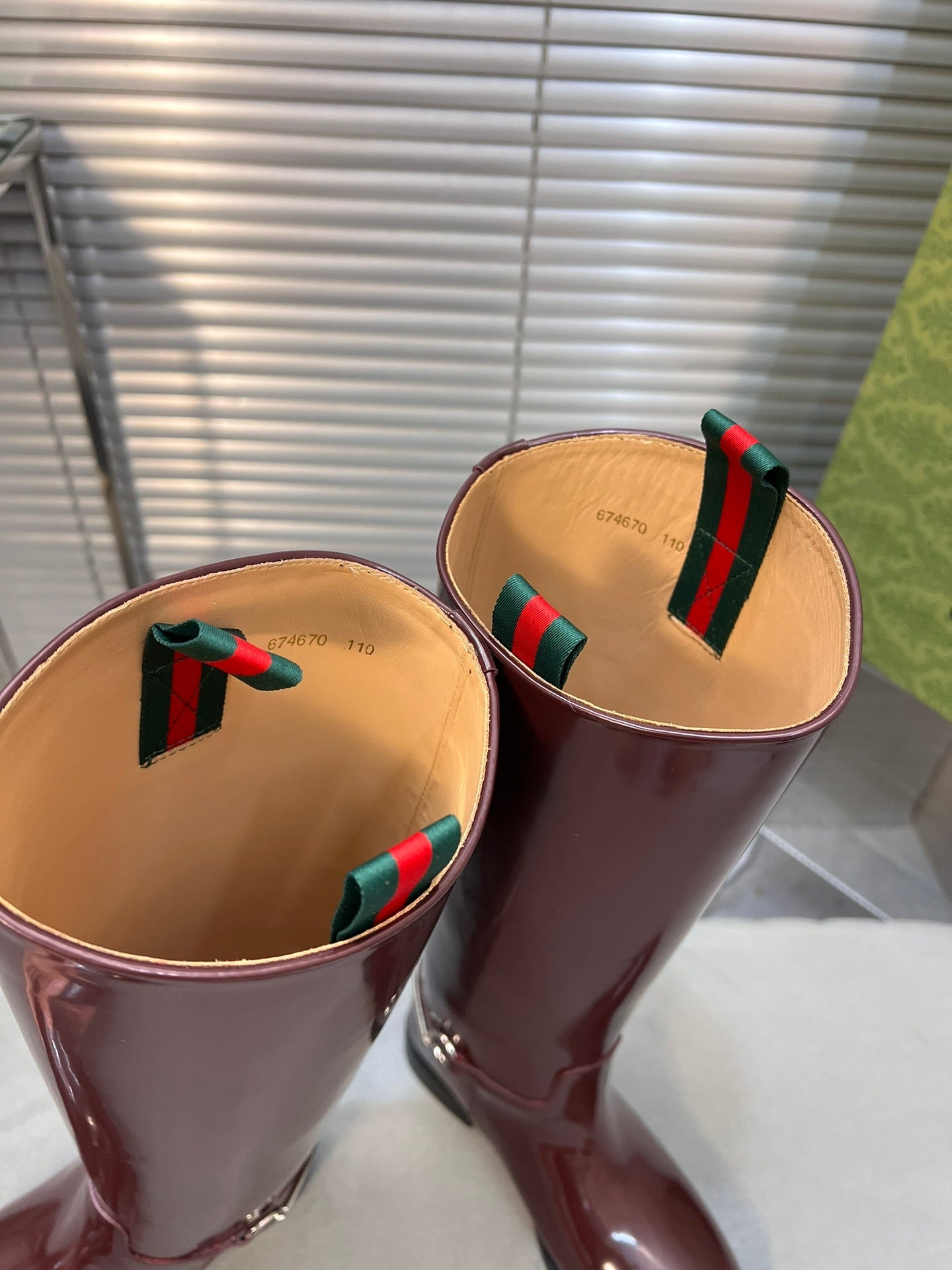 GUCCI SLIM HORSEBIT KNEE BOOTS WITH WEB IN WINE RED GLOSSY CALFSKIN