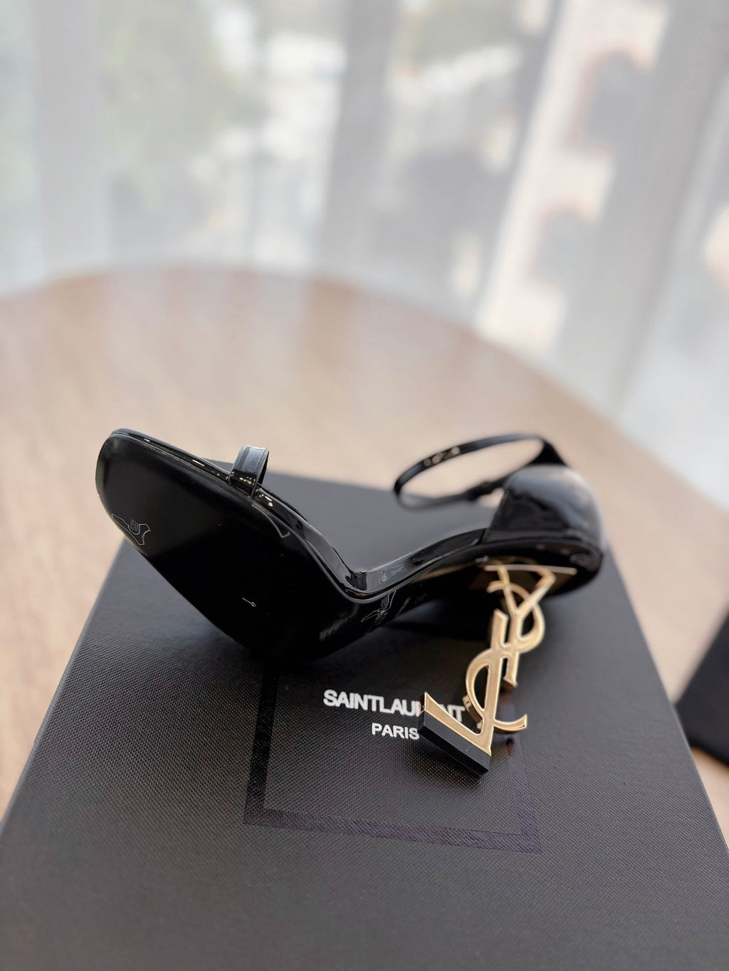 LOUIS VUITTON CLASSIC HIGH HEELS 10 CM IN BLACK PATENT CALFSKIN